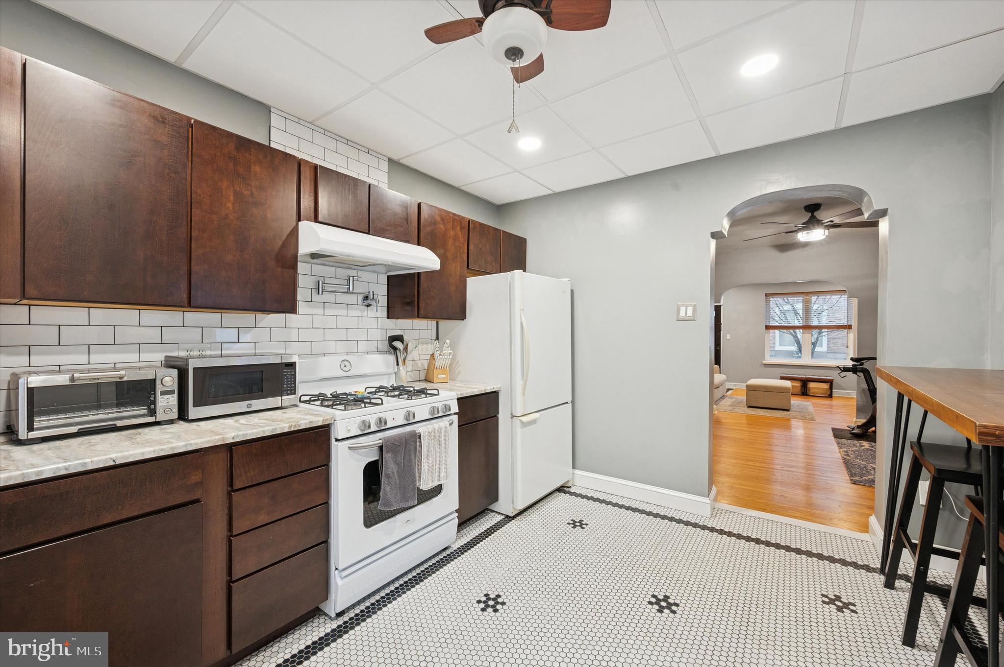 GIRARD ESTATES - Residential