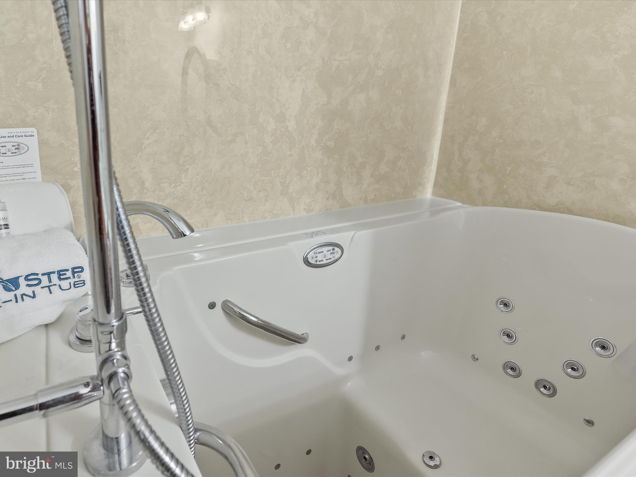 ROTH'S FARM VILLAGE - Residential