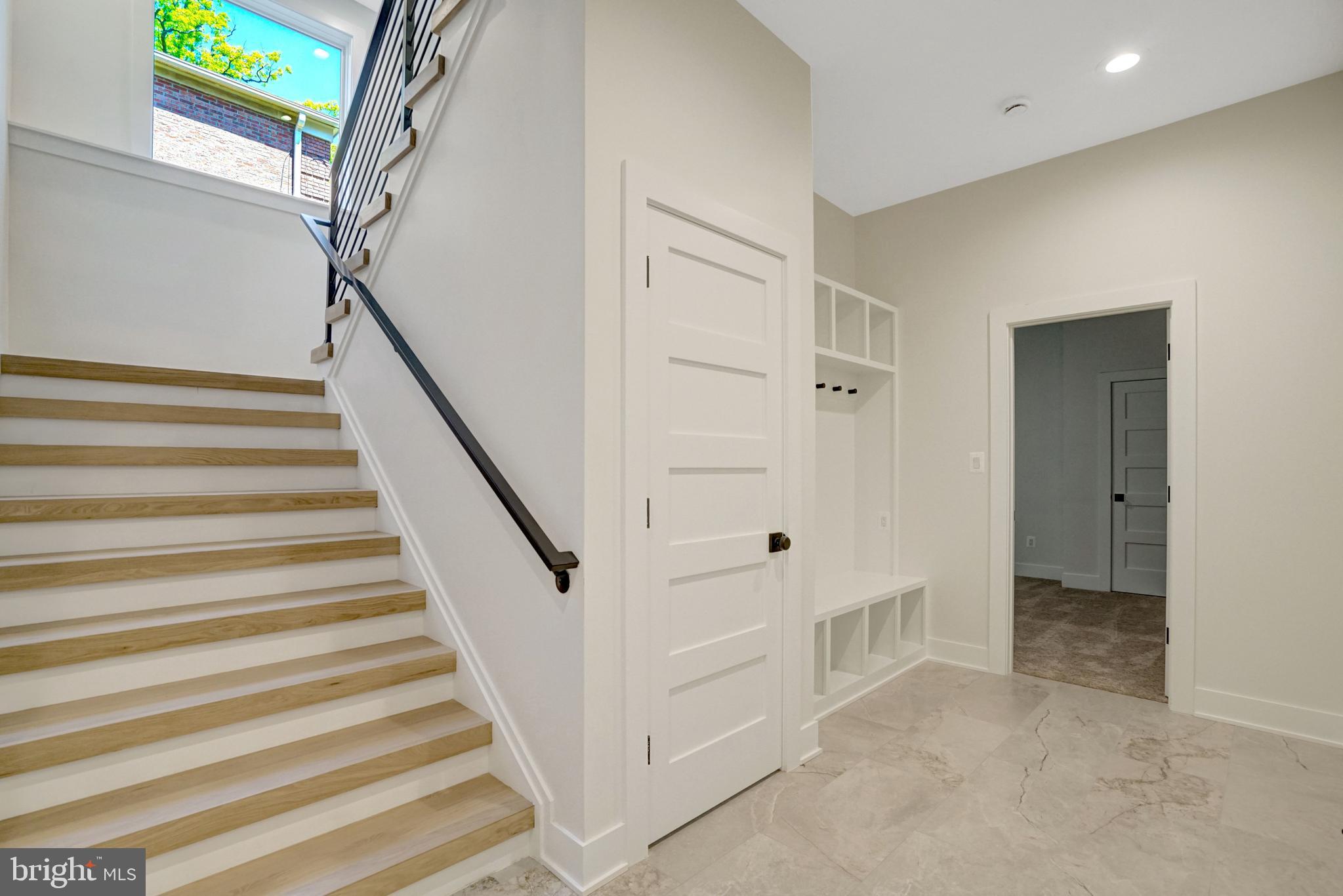 COUNTRY CLUB - Residential