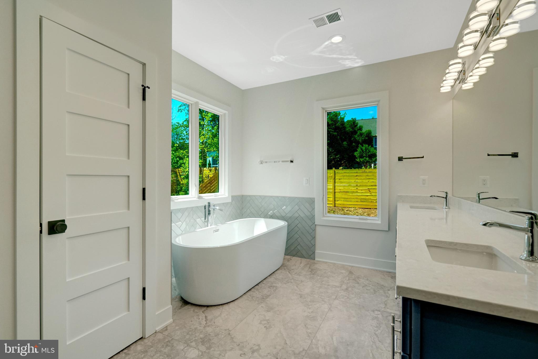 COUNTRY CLUB - Residential