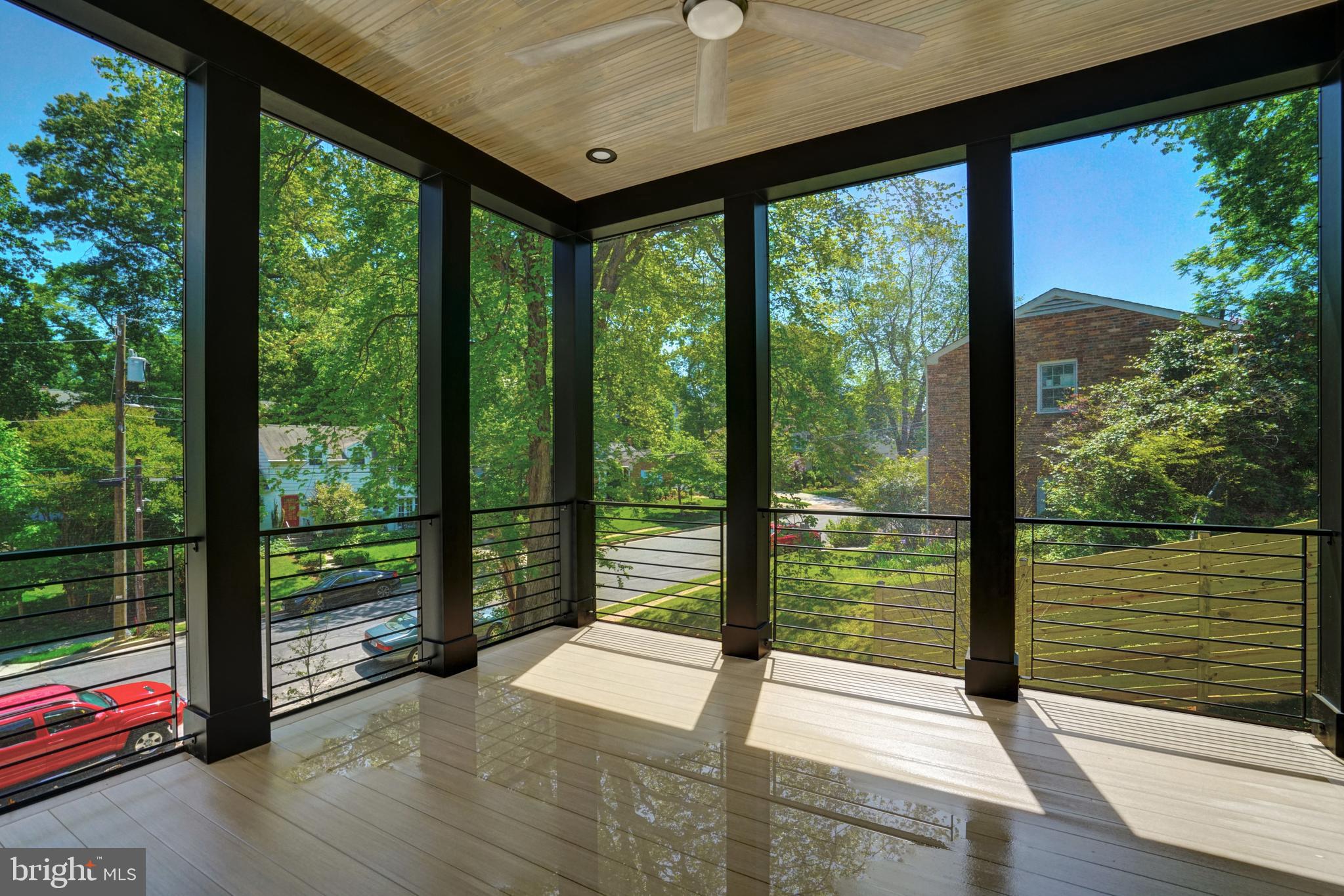 COUNTRY CLUB - Residential