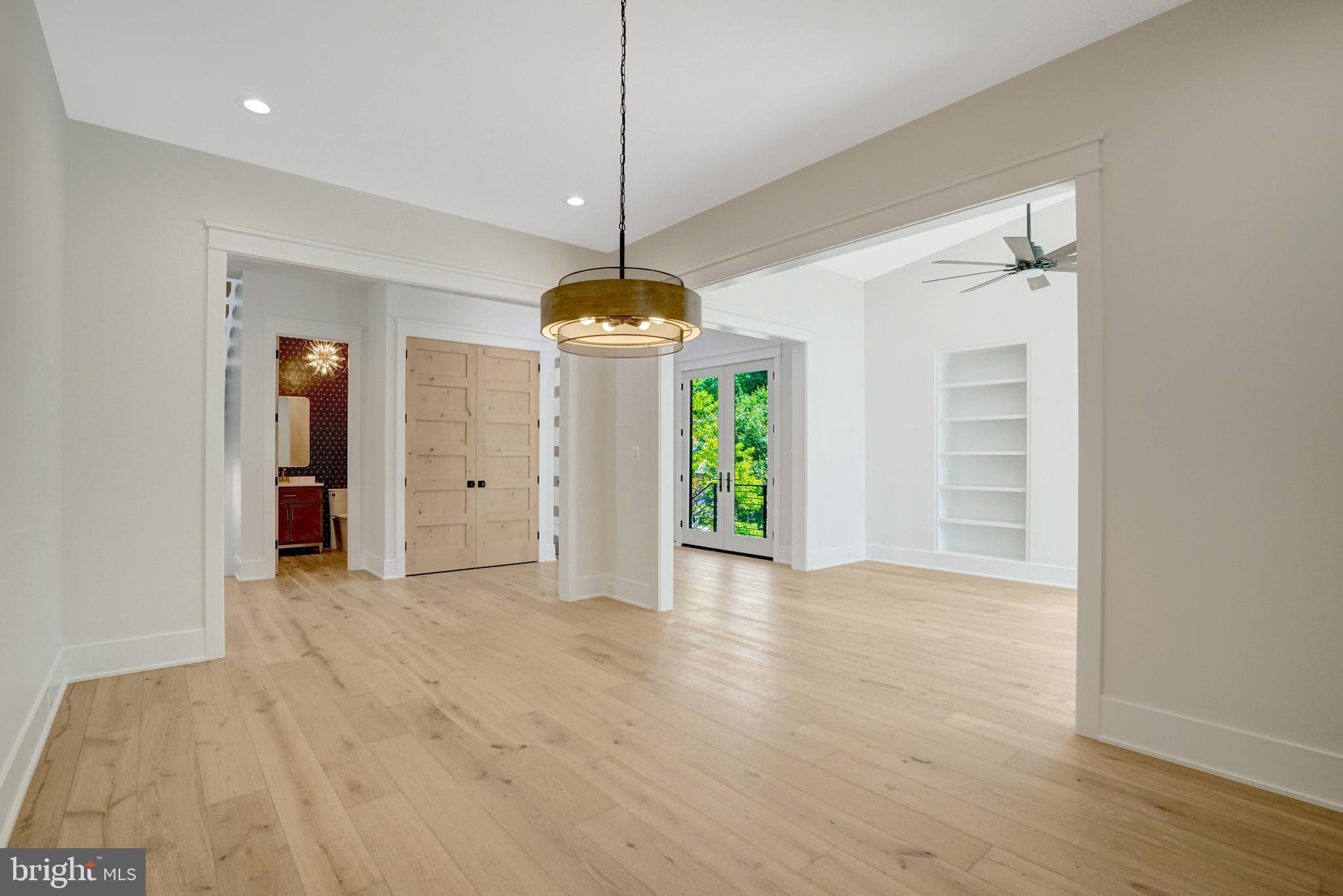 COUNTRY CLUB - Residential