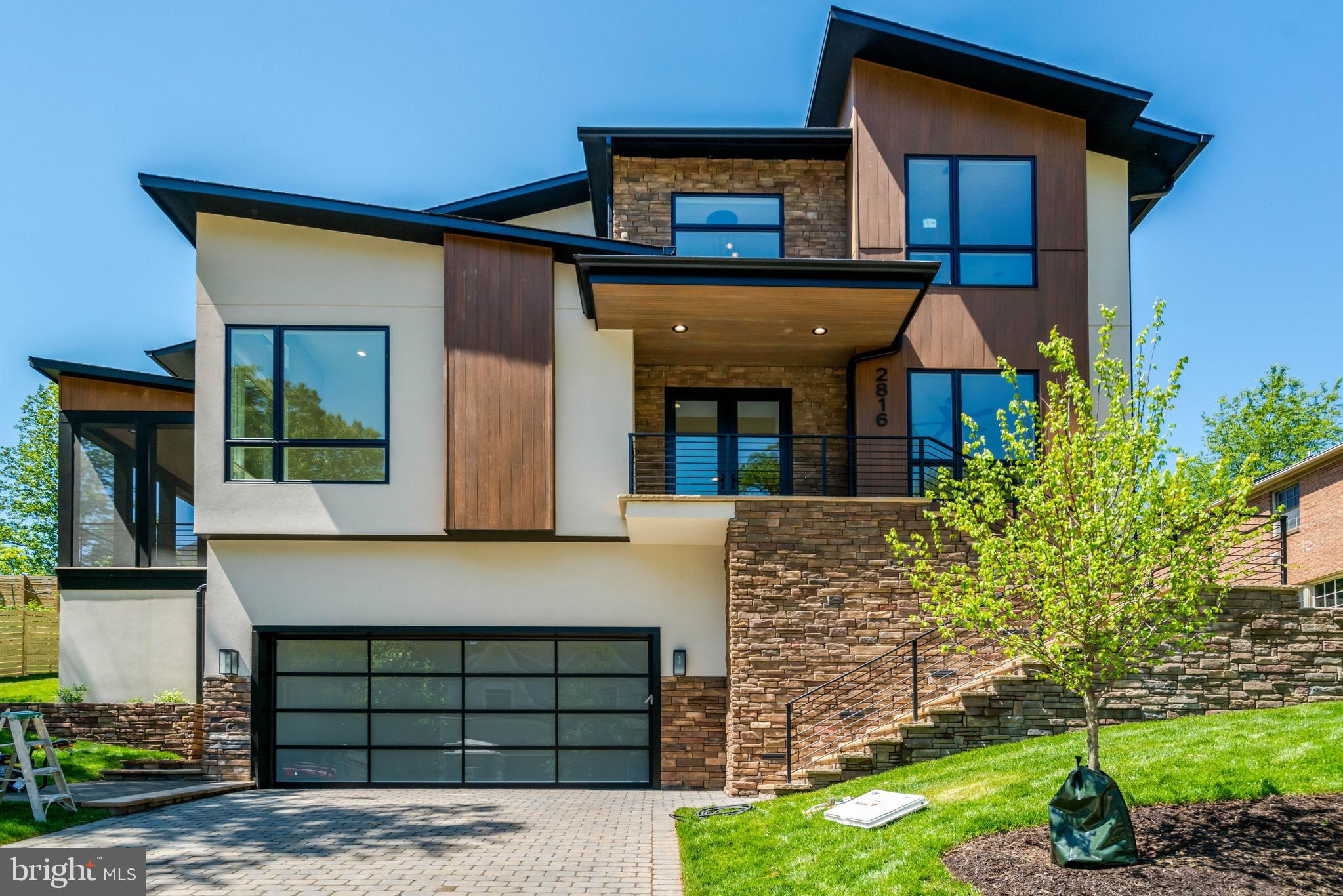 COUNTRY CLUB - Residential