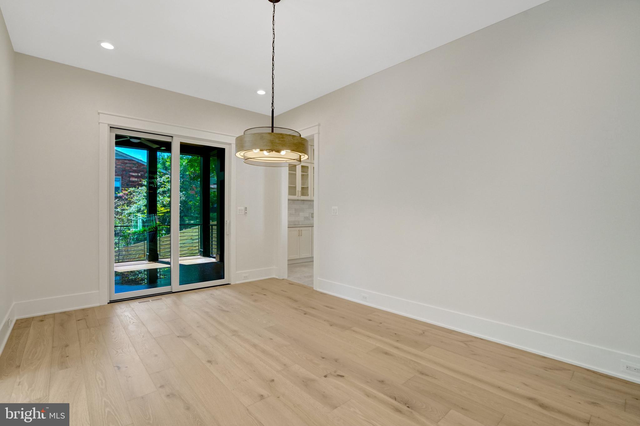 COUNTRY CLUB - Residential