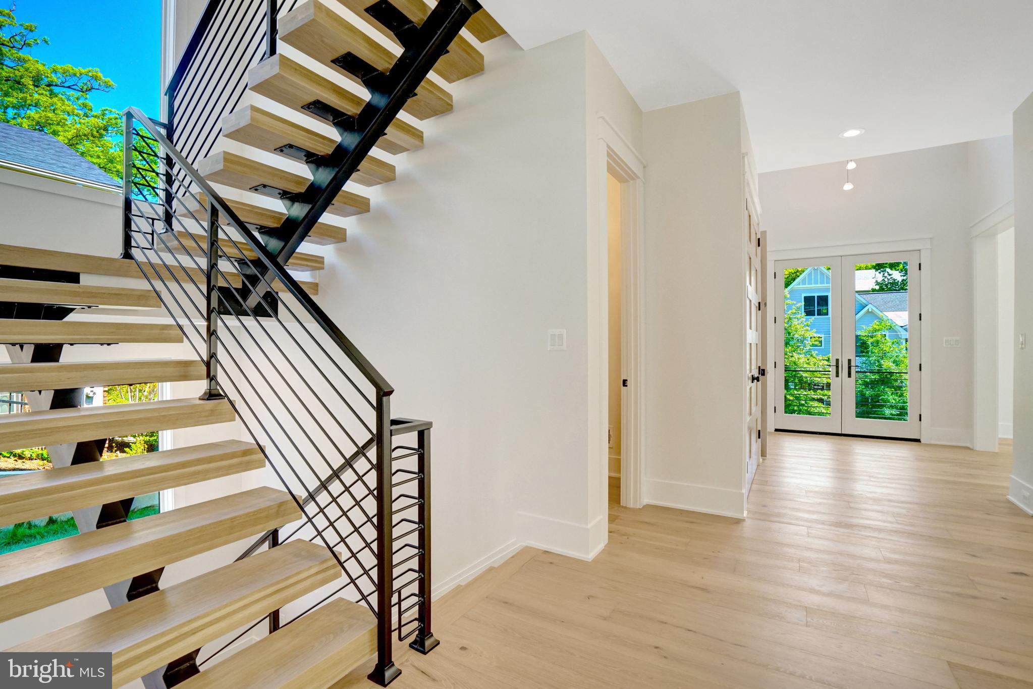 COUNTRY CLUB - Residential