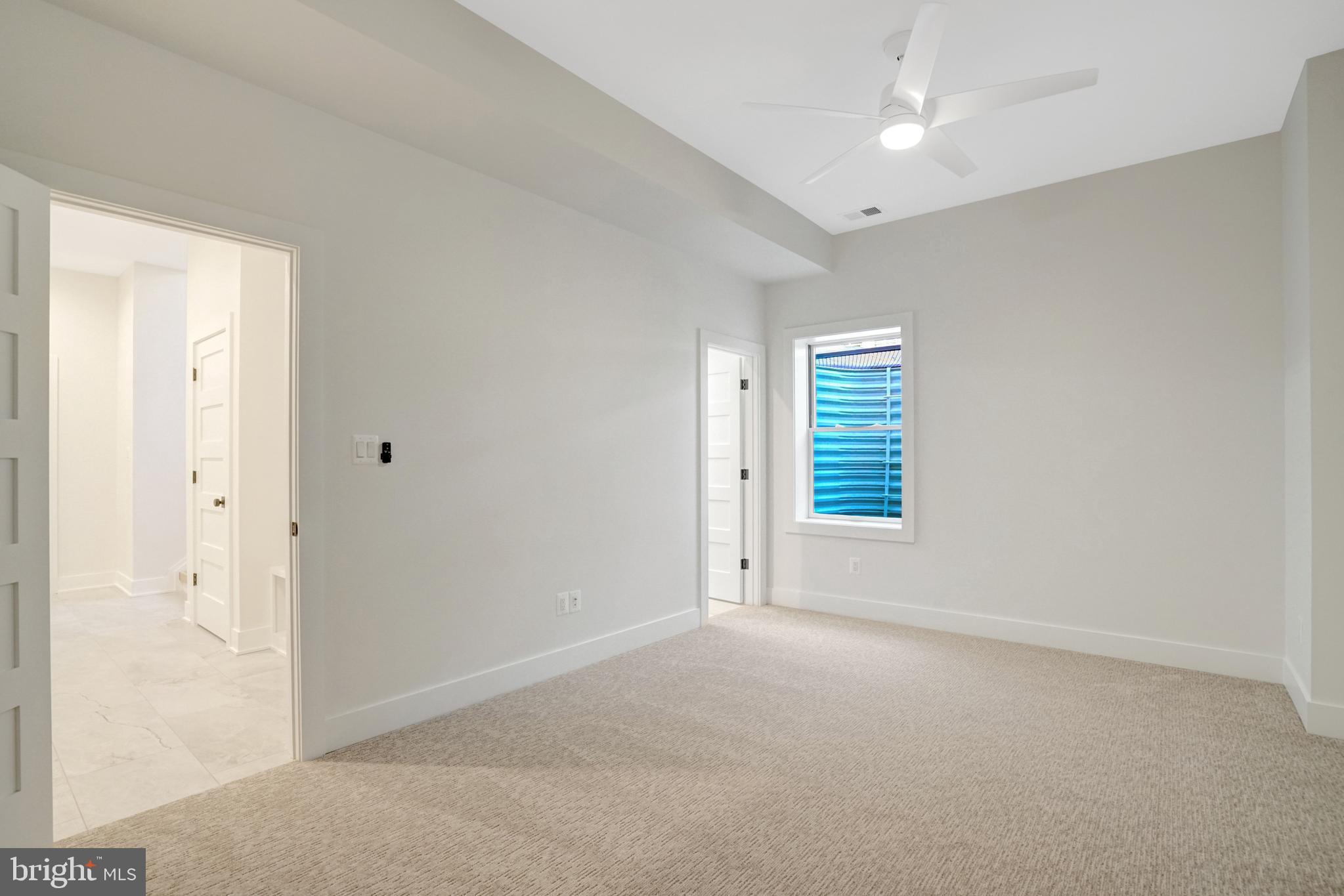 COUNTRY CLUB - Residential