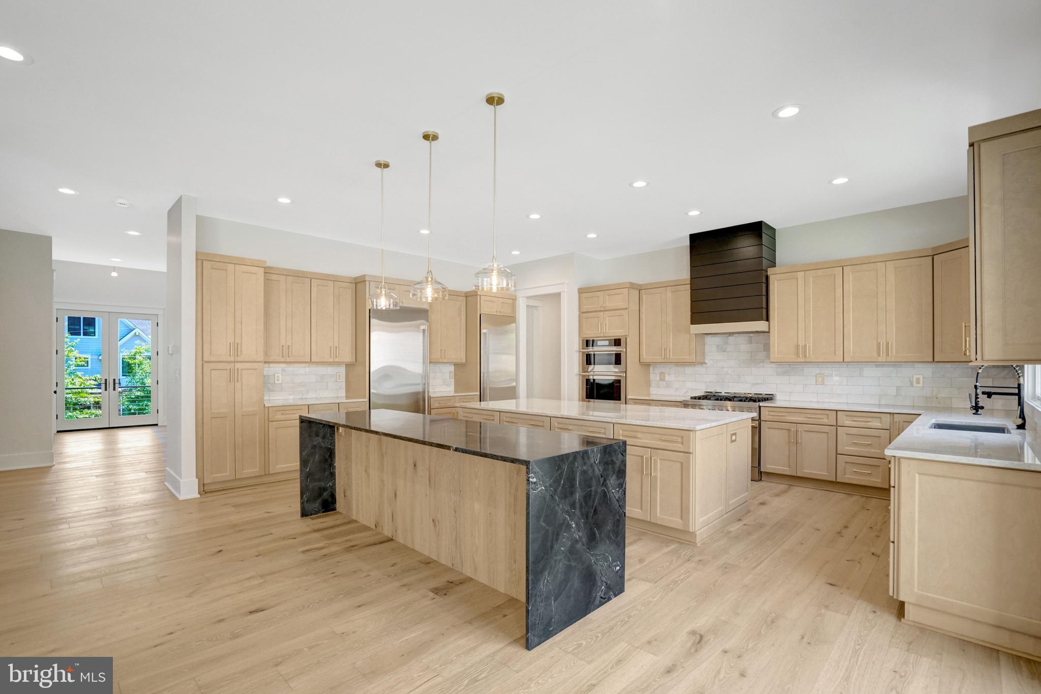 COUNTRY CLUB - Residential