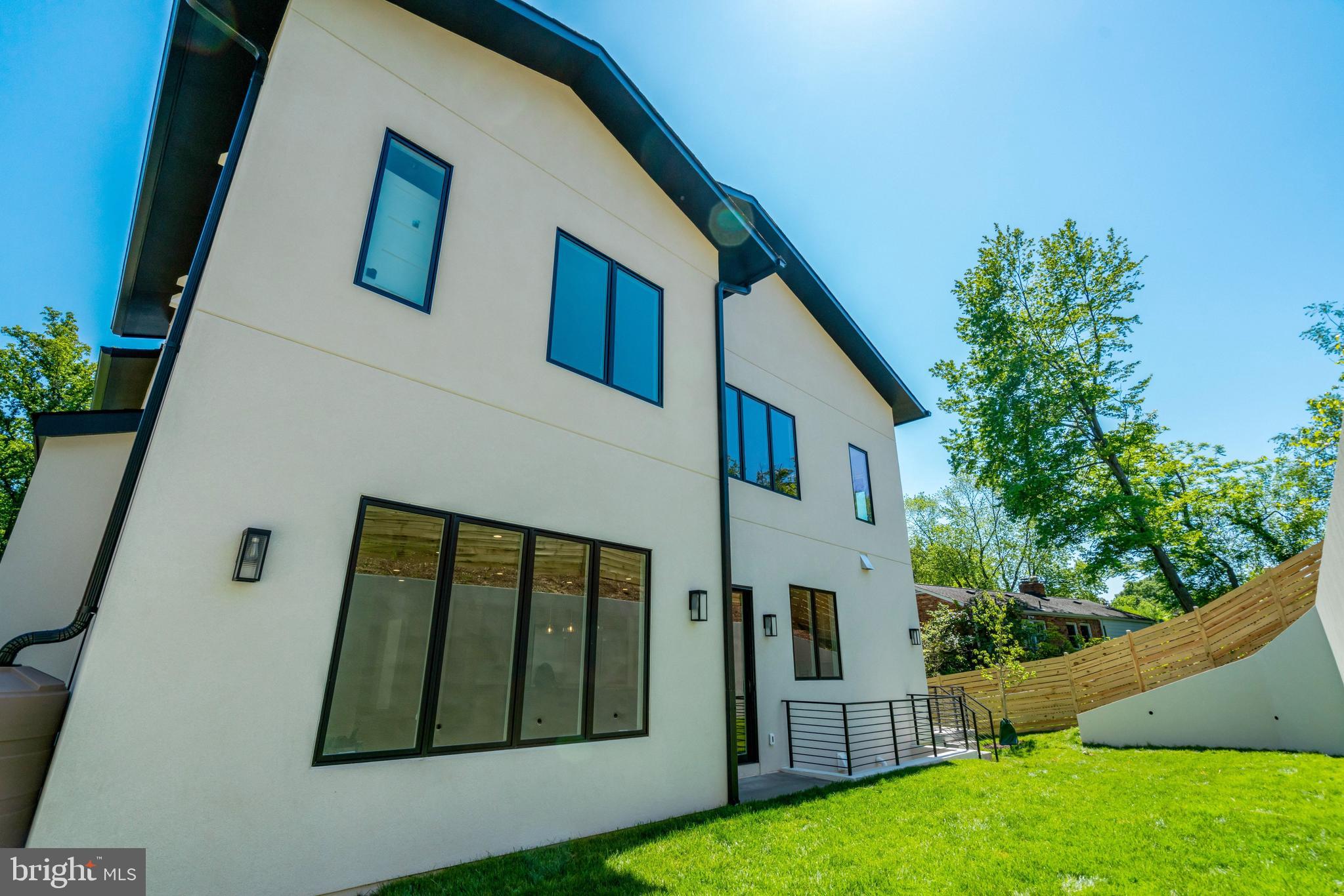 COUNTRY CLUB - Residential