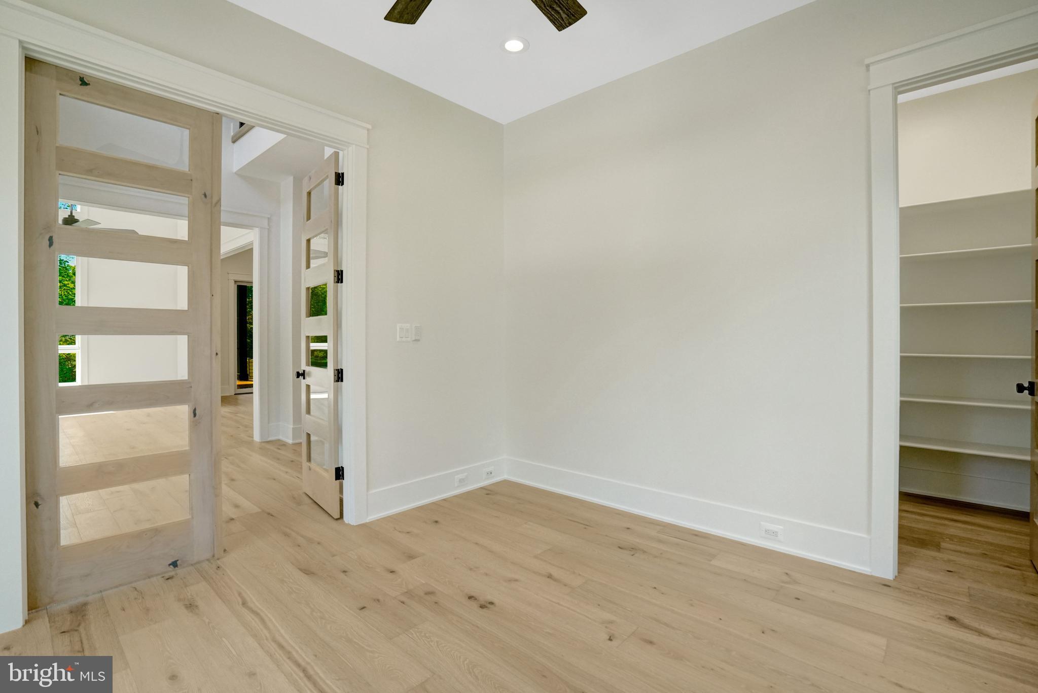 COUNTRY CLUB - Residential