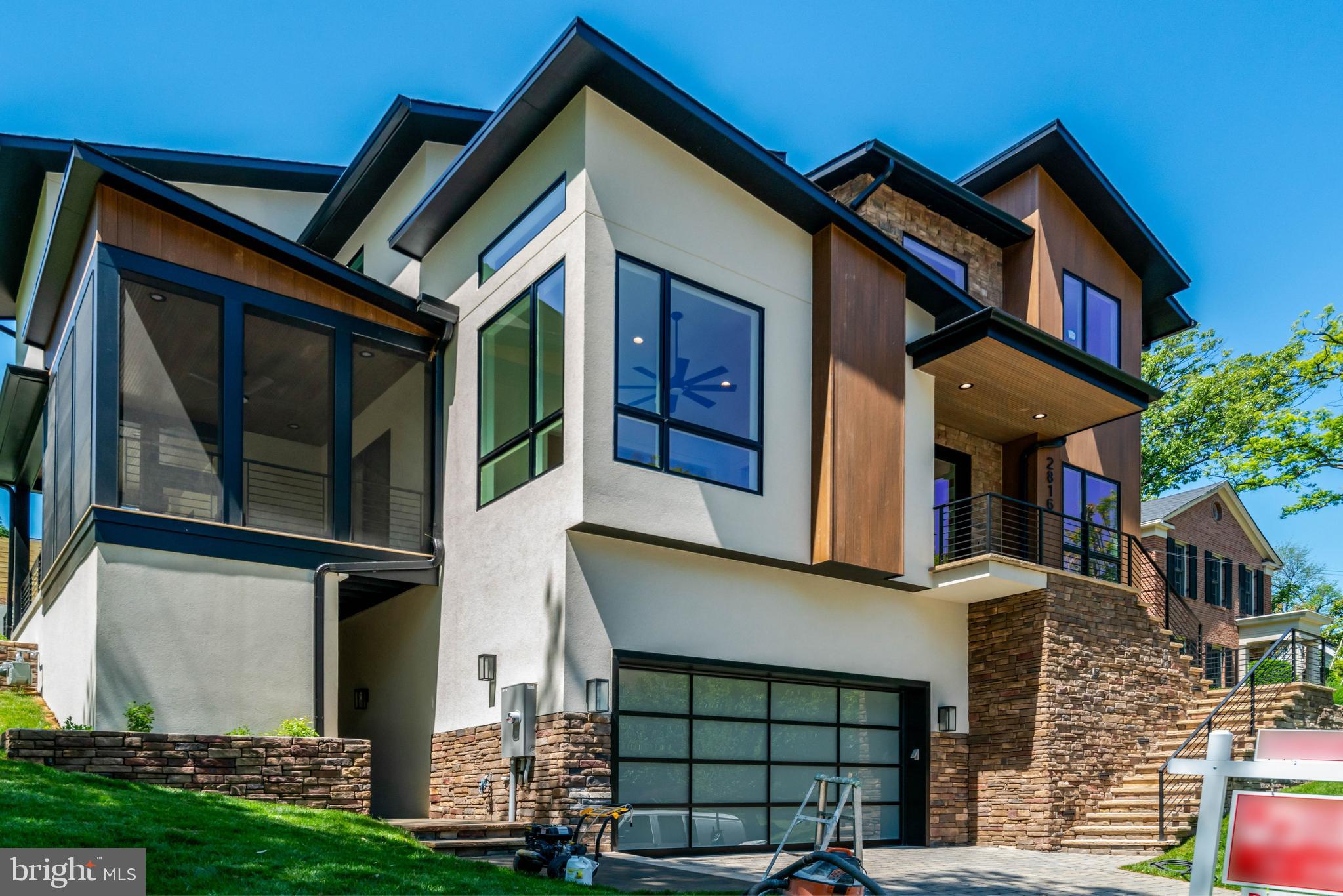 COUNTRY CLUB - Residential
