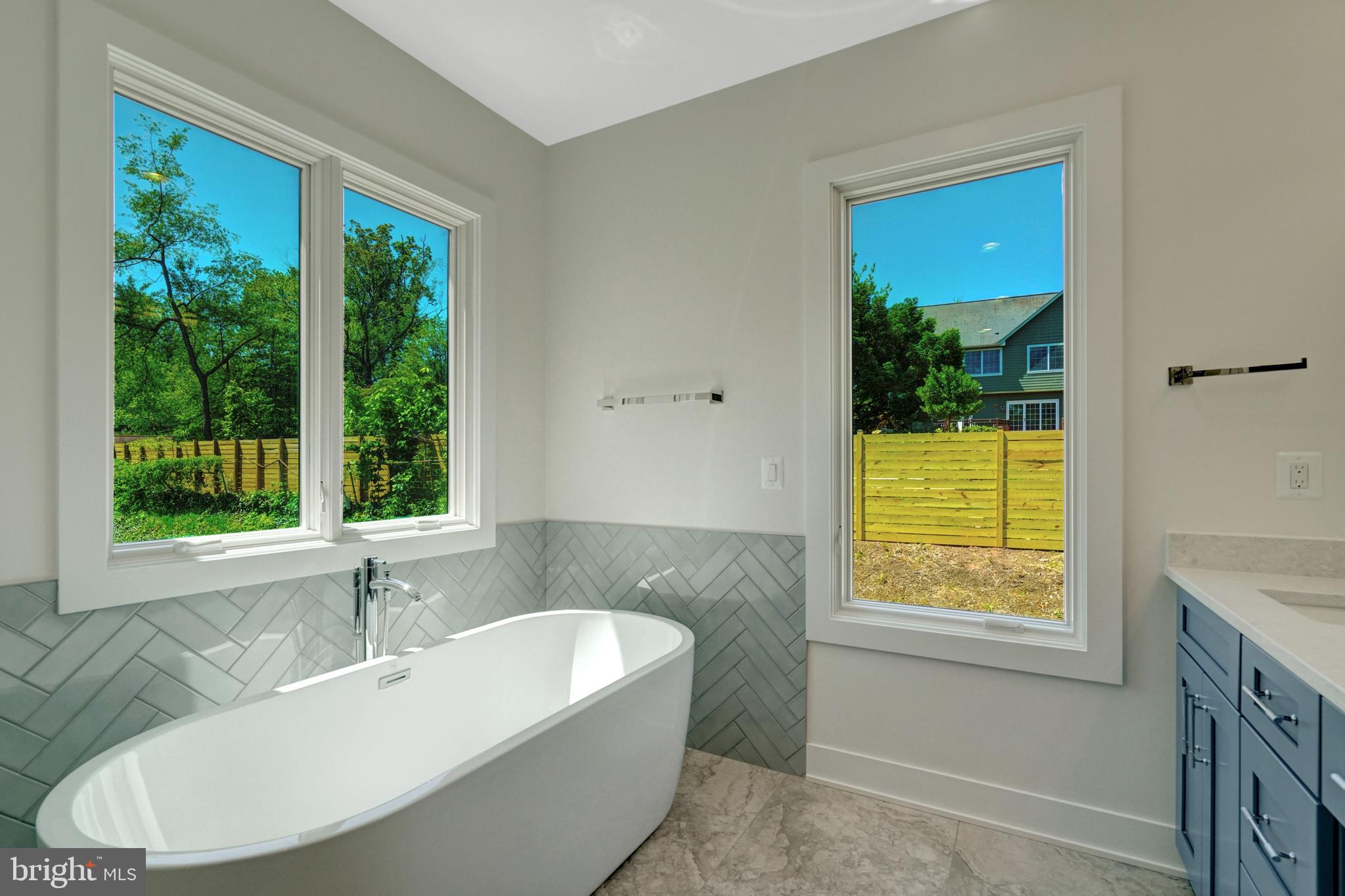 COUNTRY CLUB - Residential