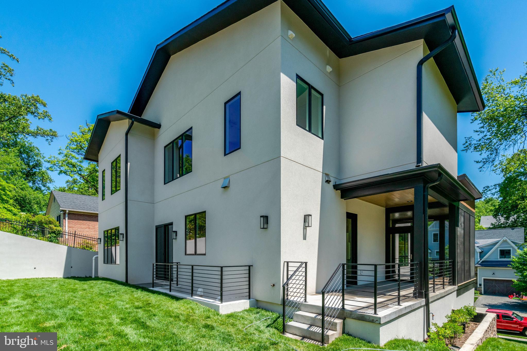 COUNTRY CLUB - Residential