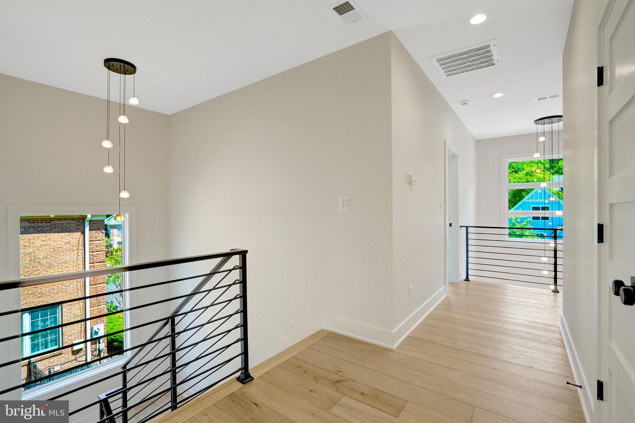 COUNTRY CLUB - Residential