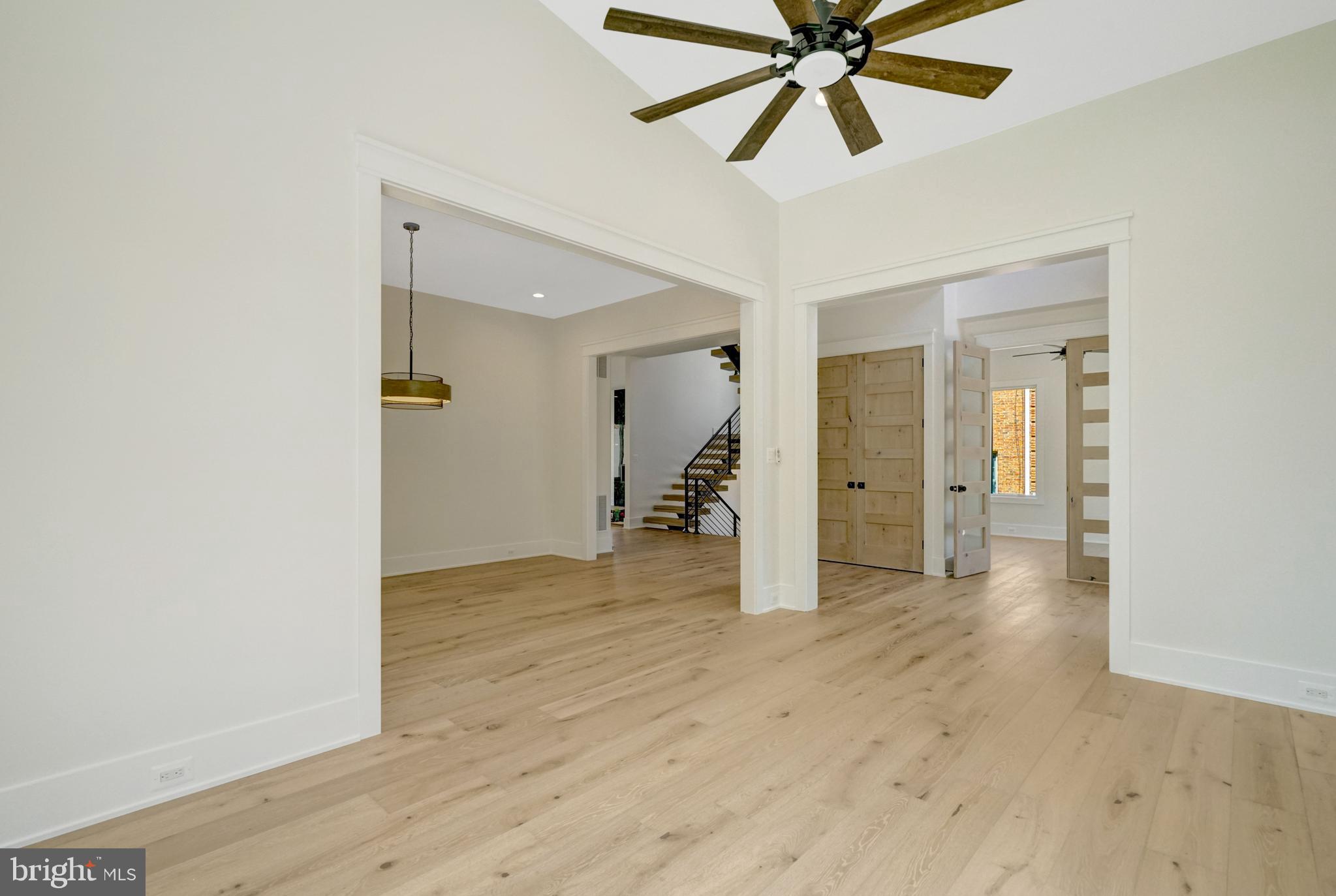 COUNTRY CLUB - Residential