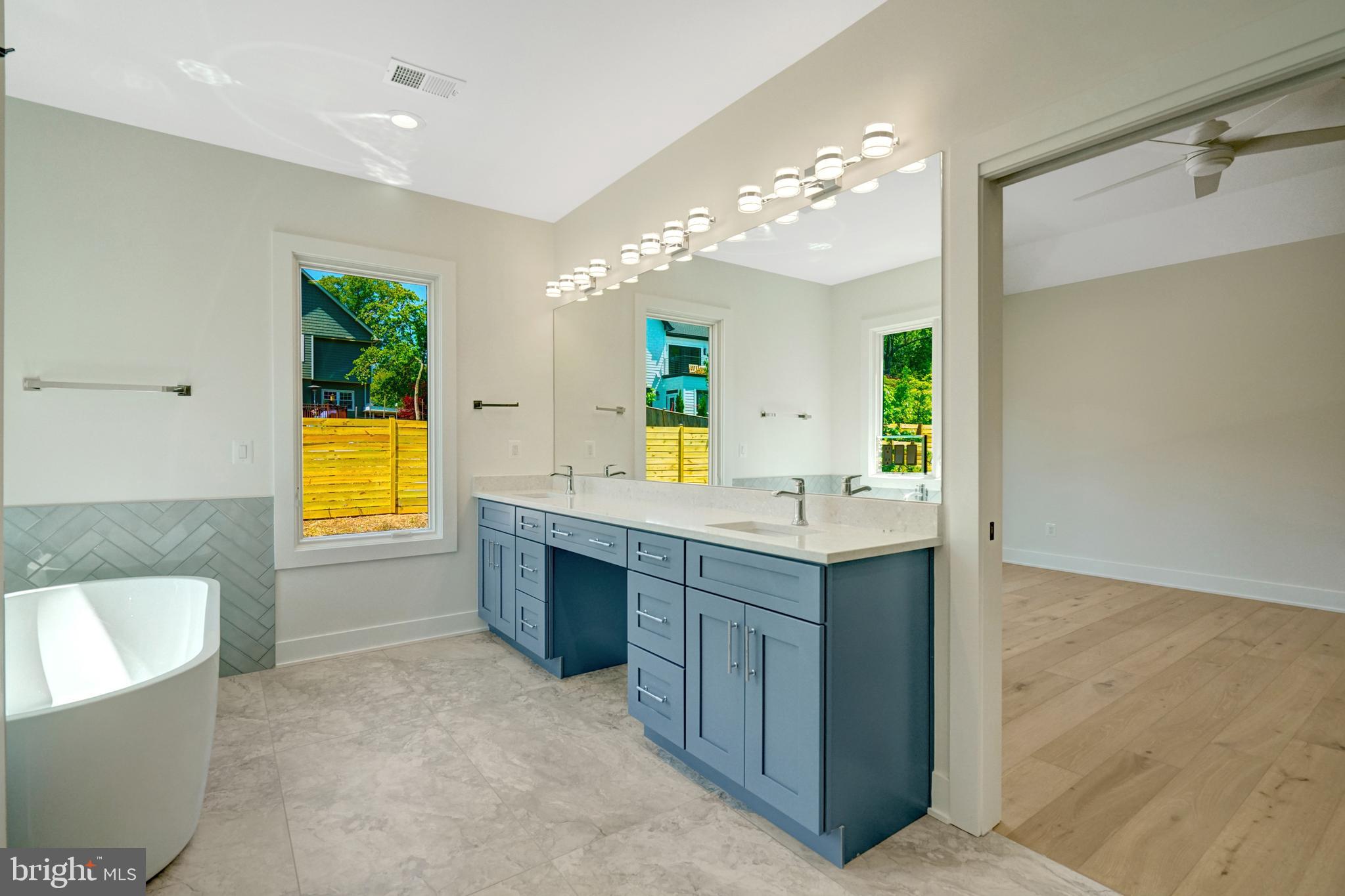 COUNTRY CLUB - Residential