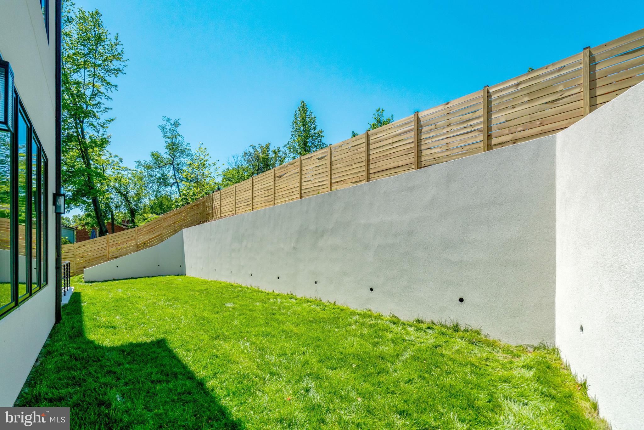 COUNTRY CLUB - Residential