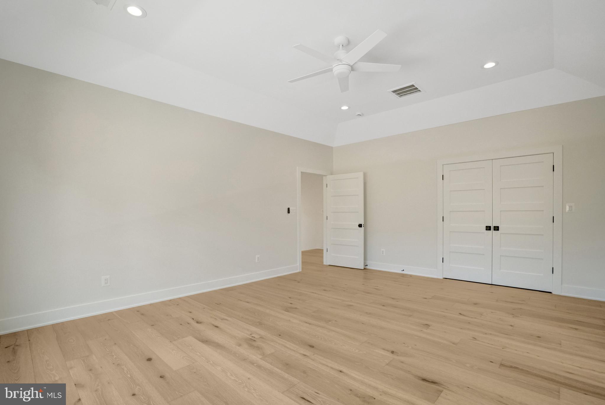 COUNTRY CLUB - Residential