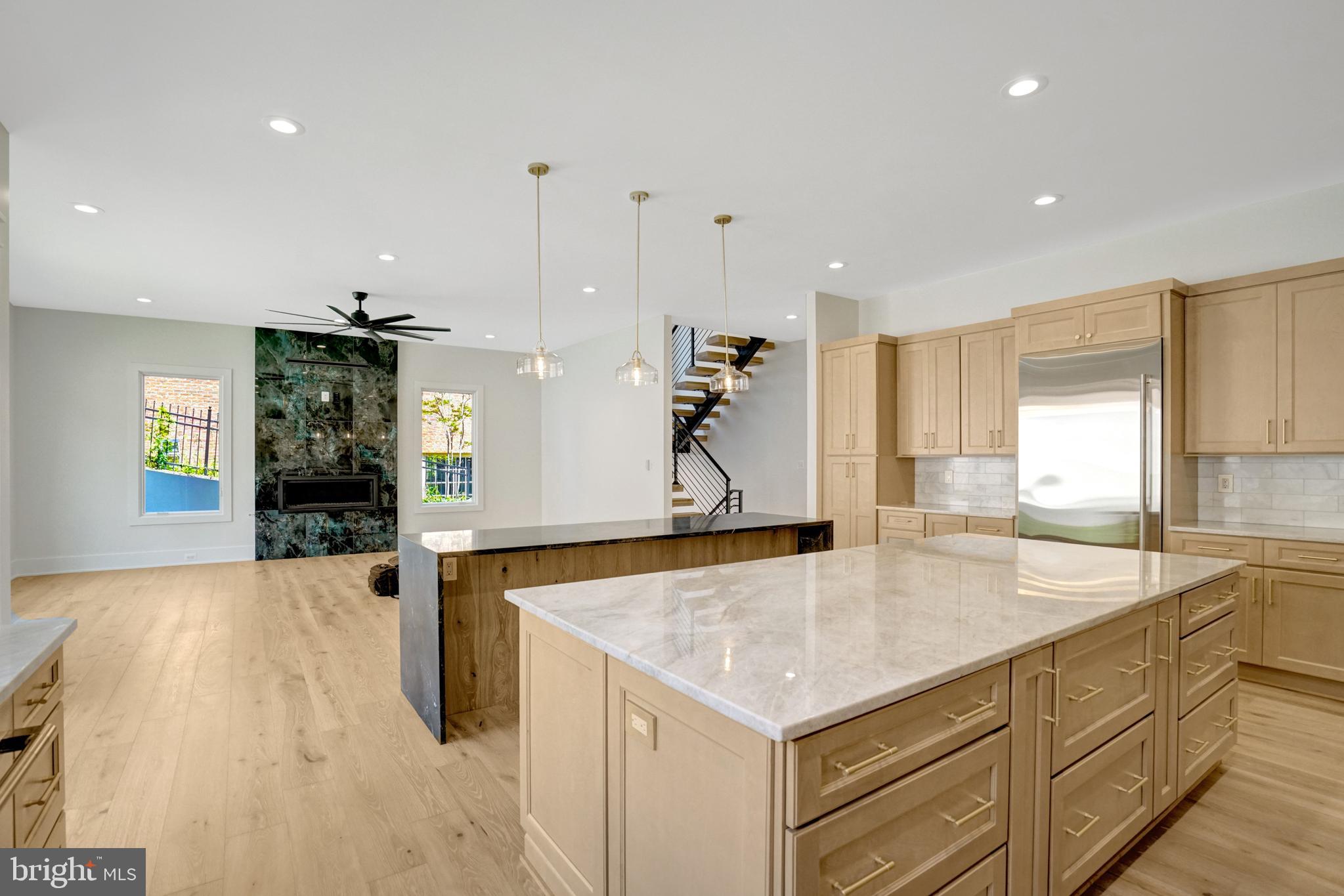 COUNTRY CLUB - Residential