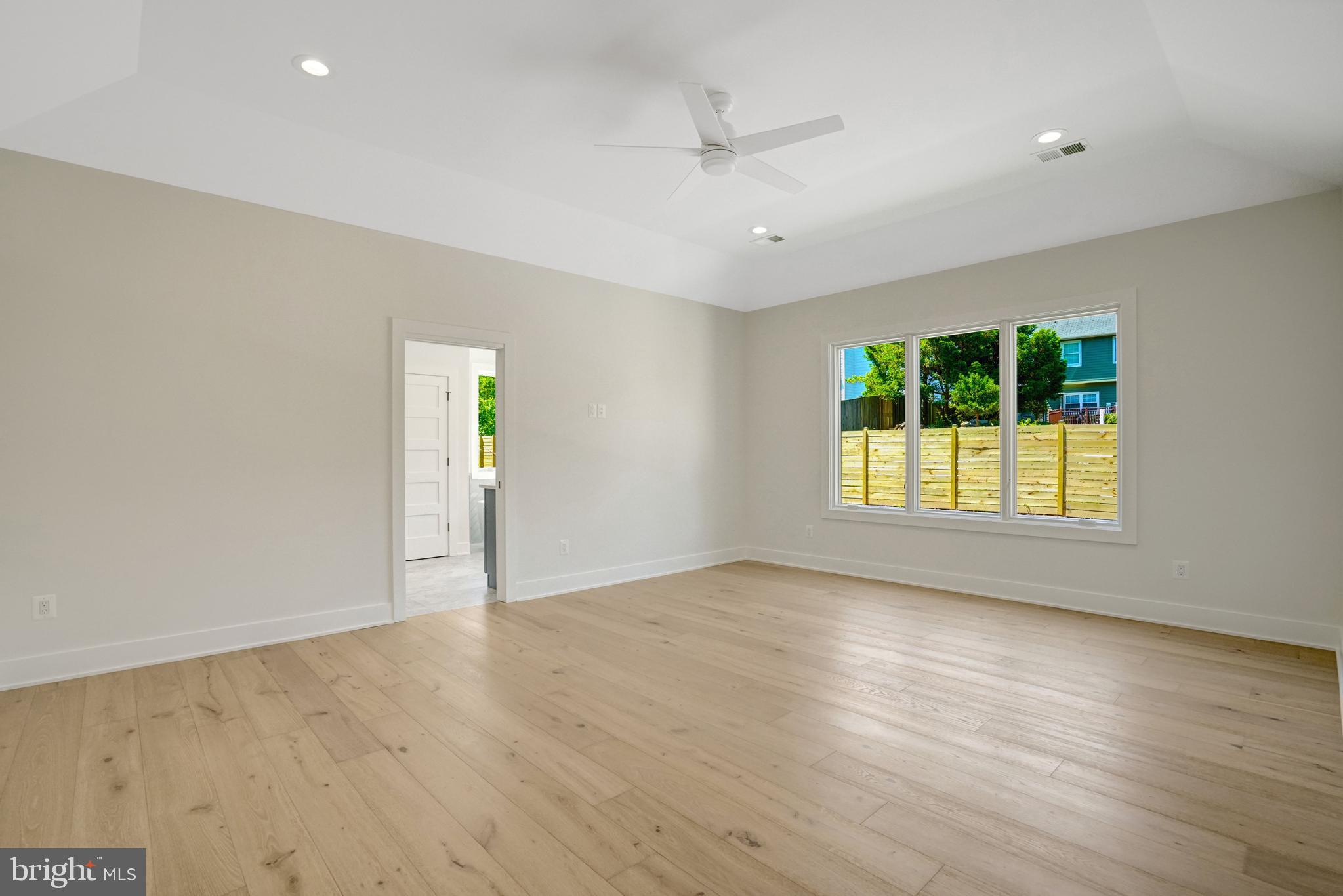COUNTRY CLUB - Residential