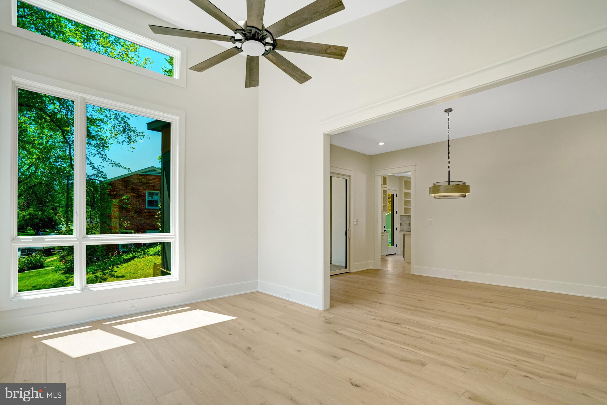 COUNTRY CLUB - Residential