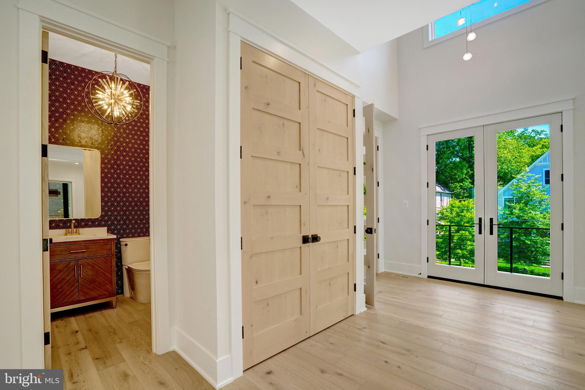 COUNTRY CLUB - Residential