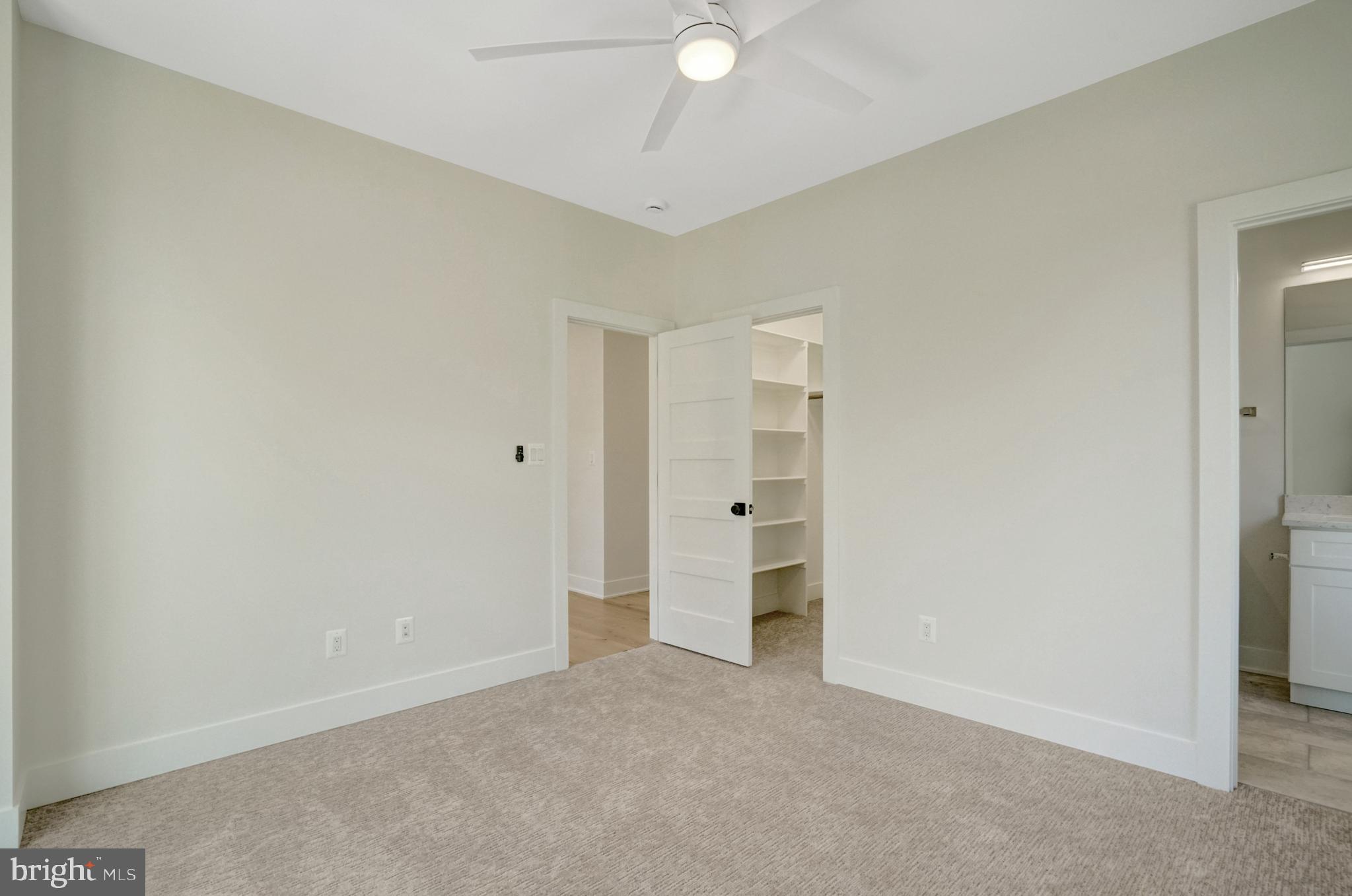 COUNTRY CLUB - Residential