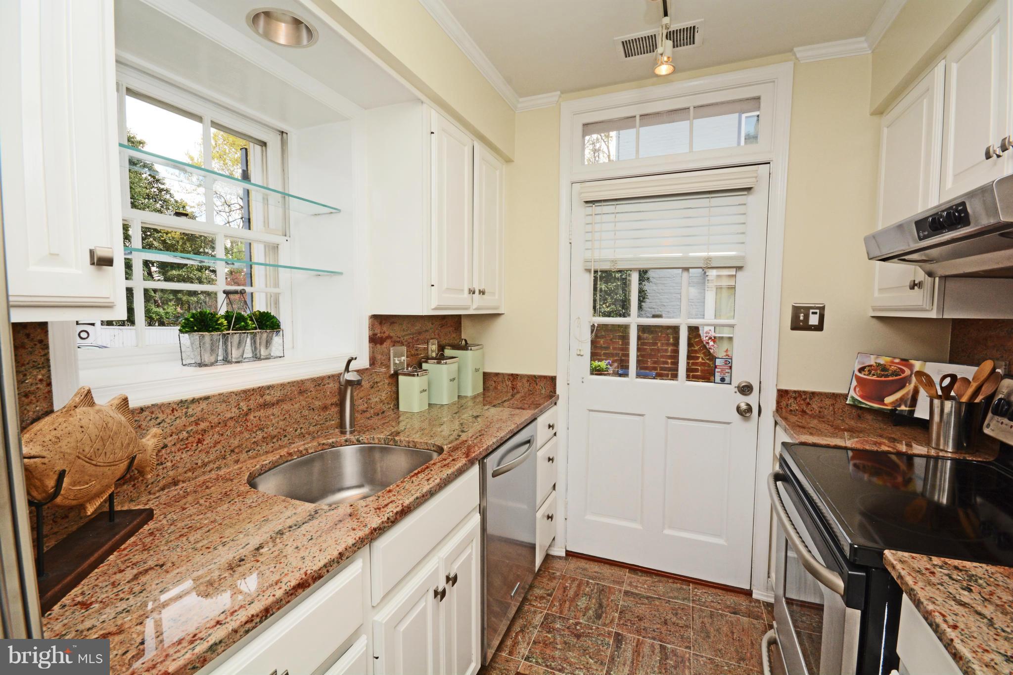 WOLFE ALLEY - Residential