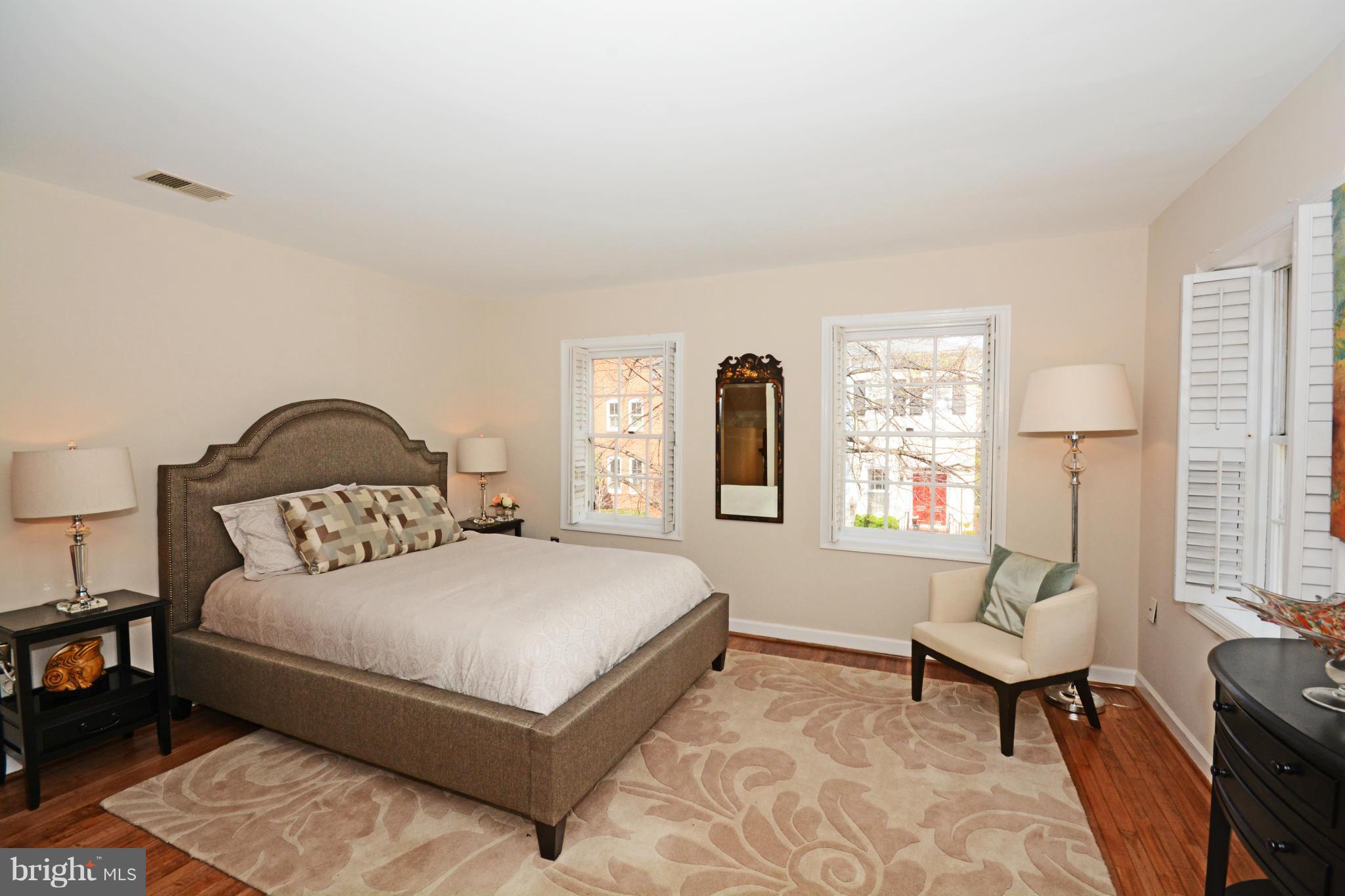 WOLFE ALLEY - Residential