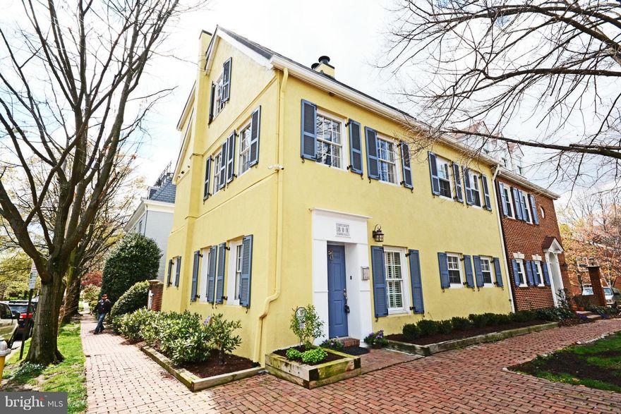 Charming & impeccable town home in the quiet enclave of historic Wolfe Alley...3-level renovation, polished hardwood floors, freshly-painted, Plantation shutters,  wood-burning fireplace, master bedroom suite + guest suite/home office with beamed ceiling, cozy window seat & skylights, marble baths, brick terrace in secluded courtyard, and "secret" wine cellar/storage area.