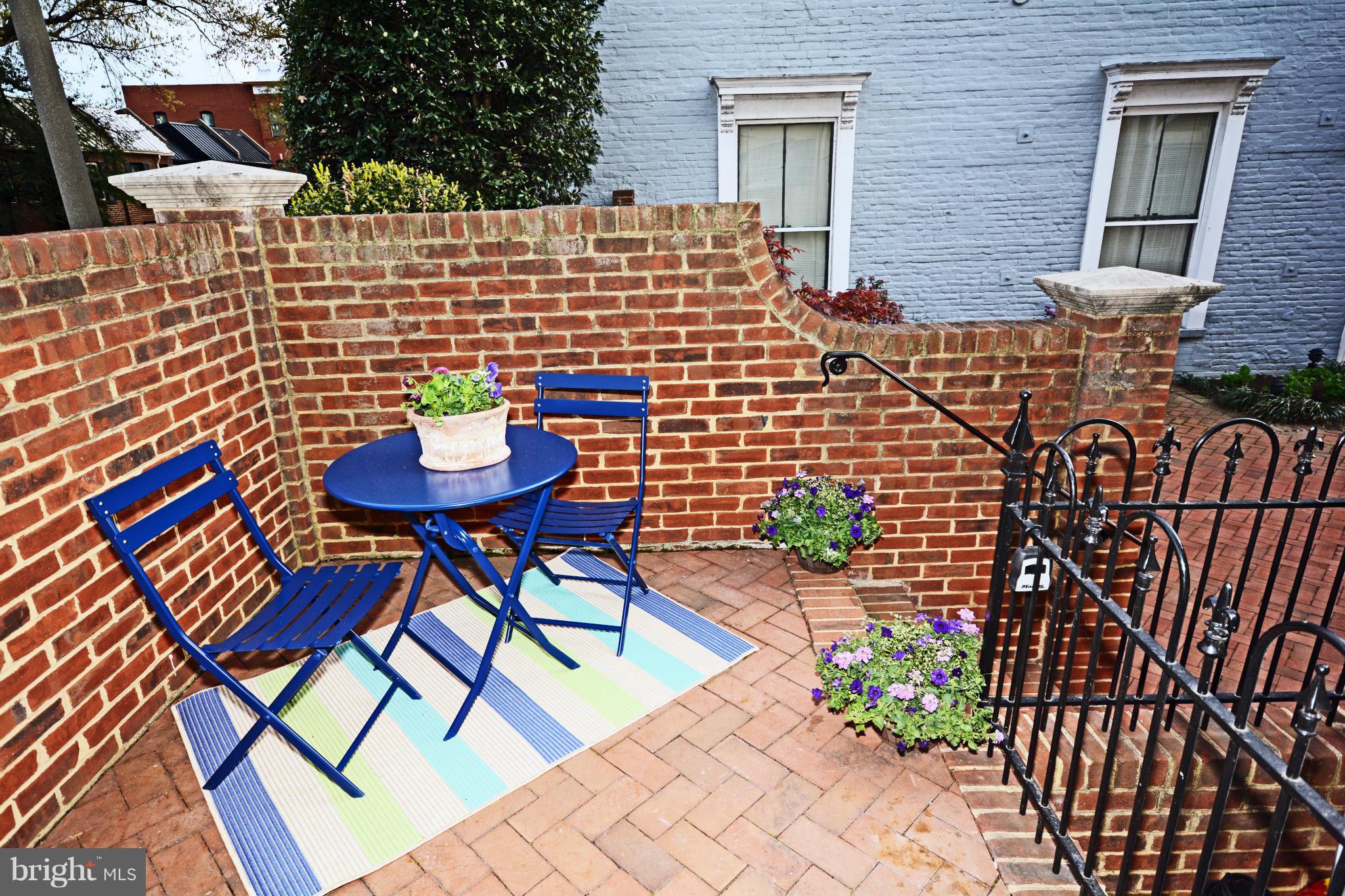 WOLFE ALLEY - Residential