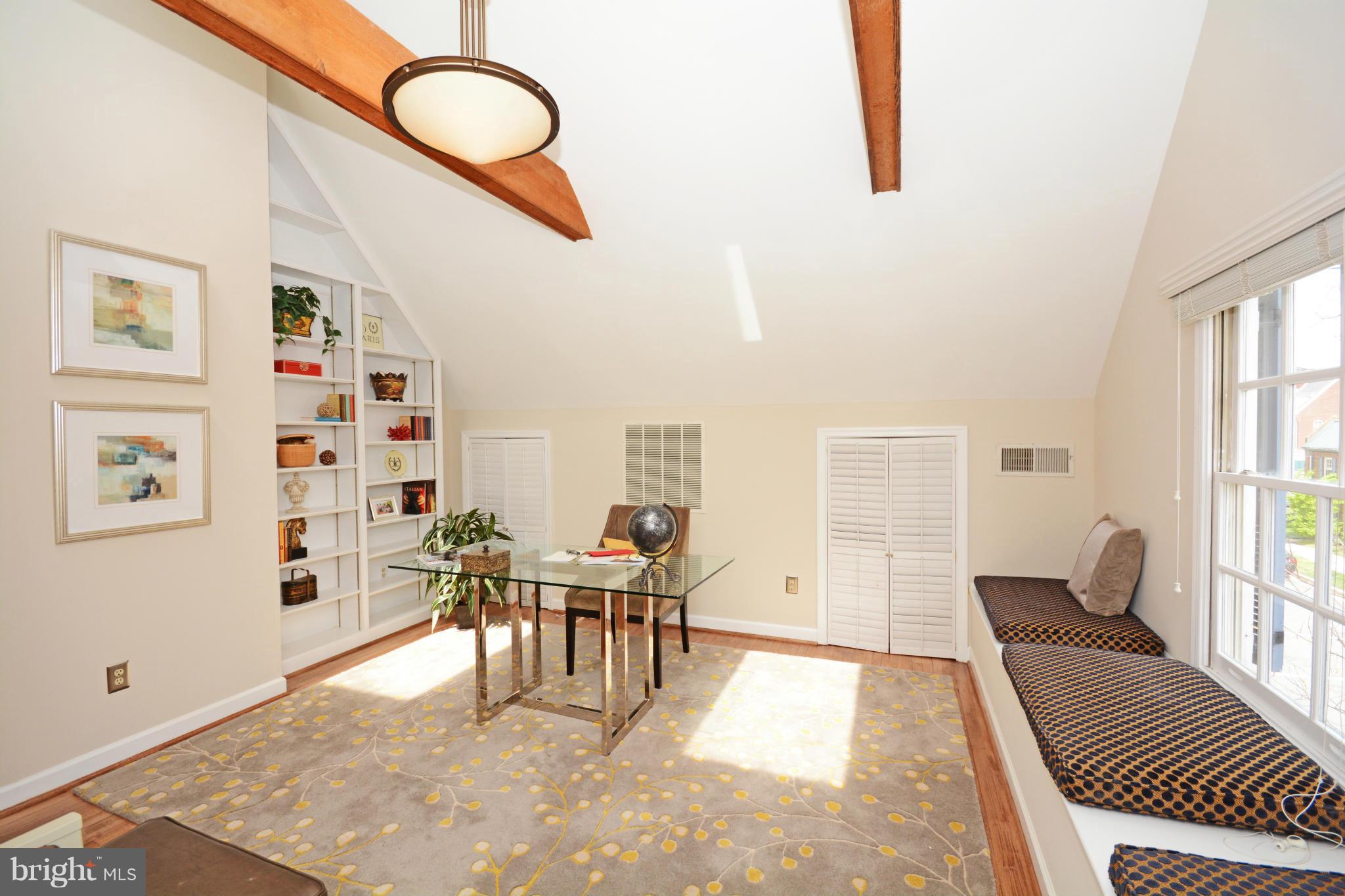 WOLFE ALLEY - Residential