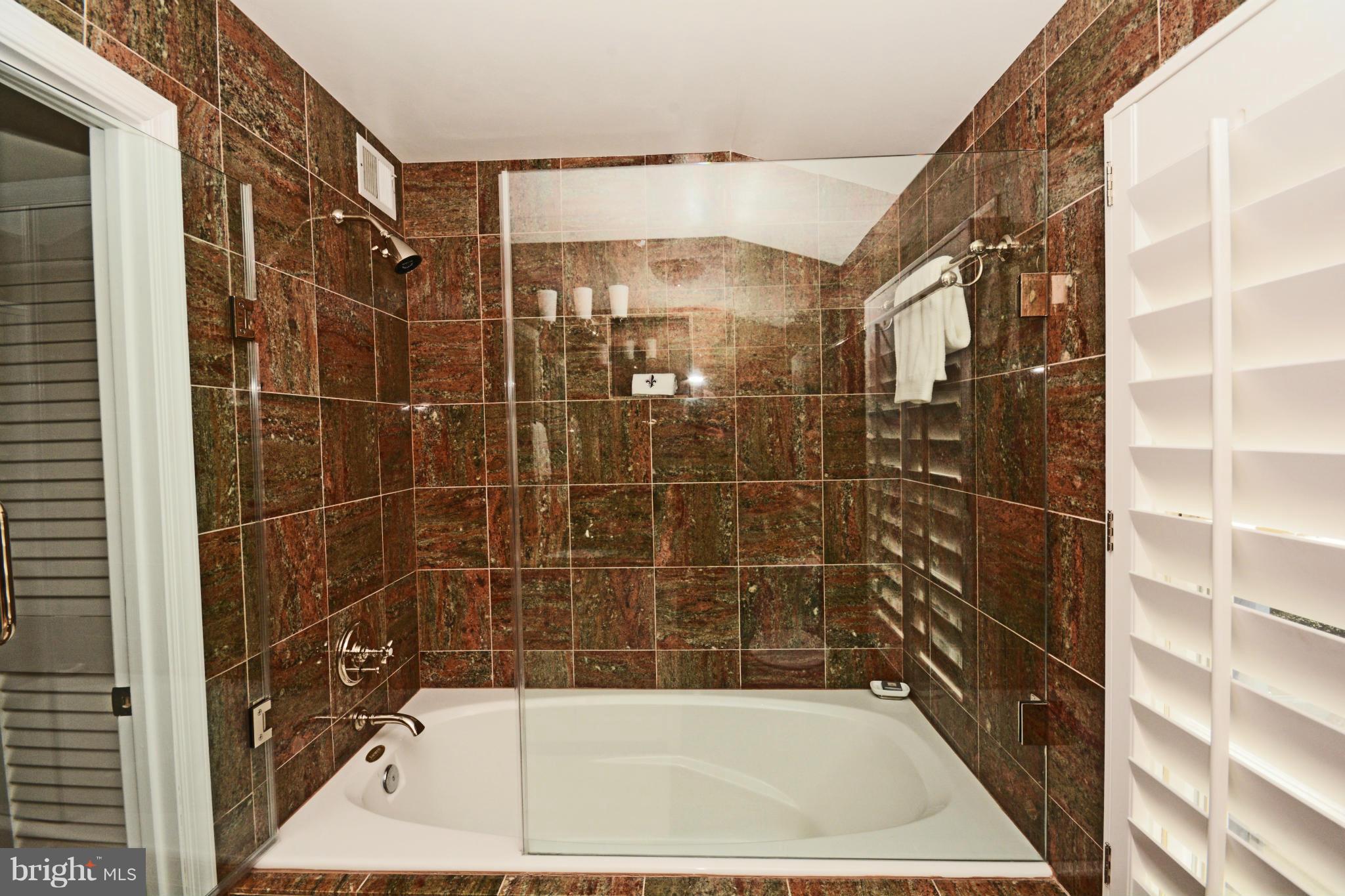 WOLFE ALLEY - Residential