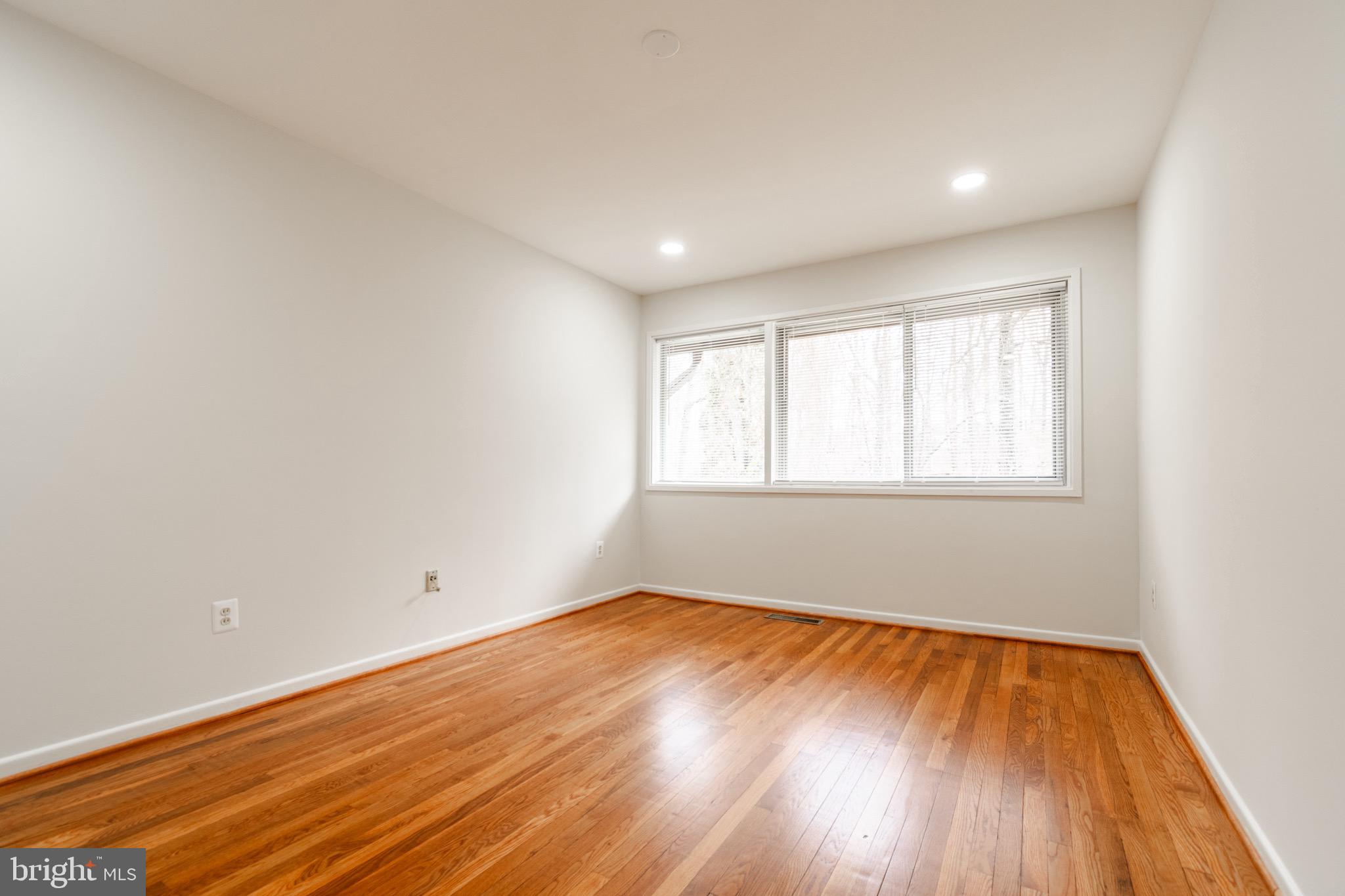 MOSBY WOODS TOWNHOUSE - Residential