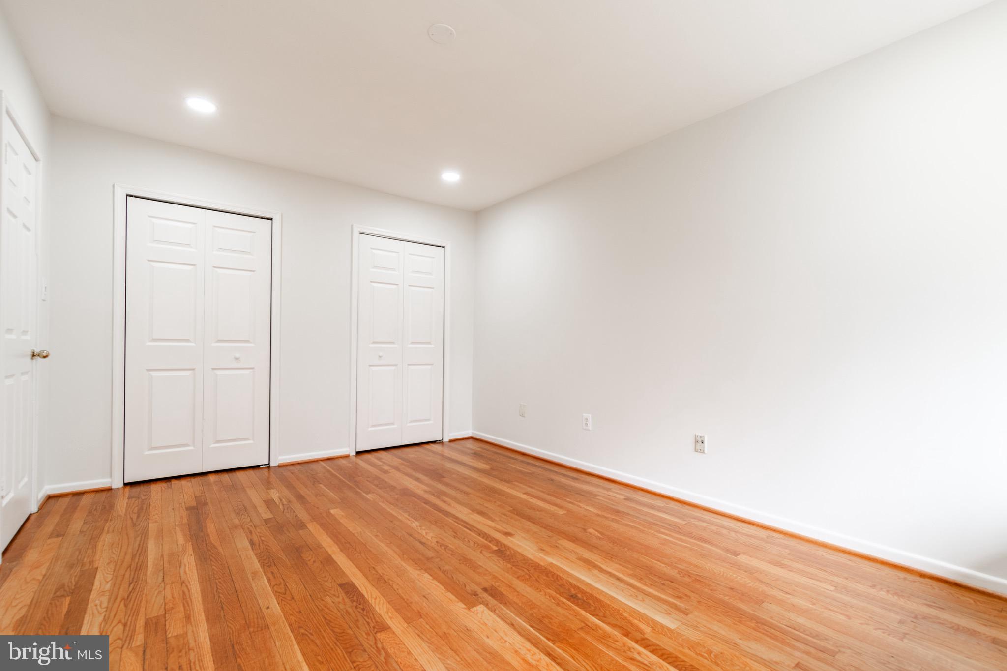 MOSBY WOODS TOWNHOUSE - Residential