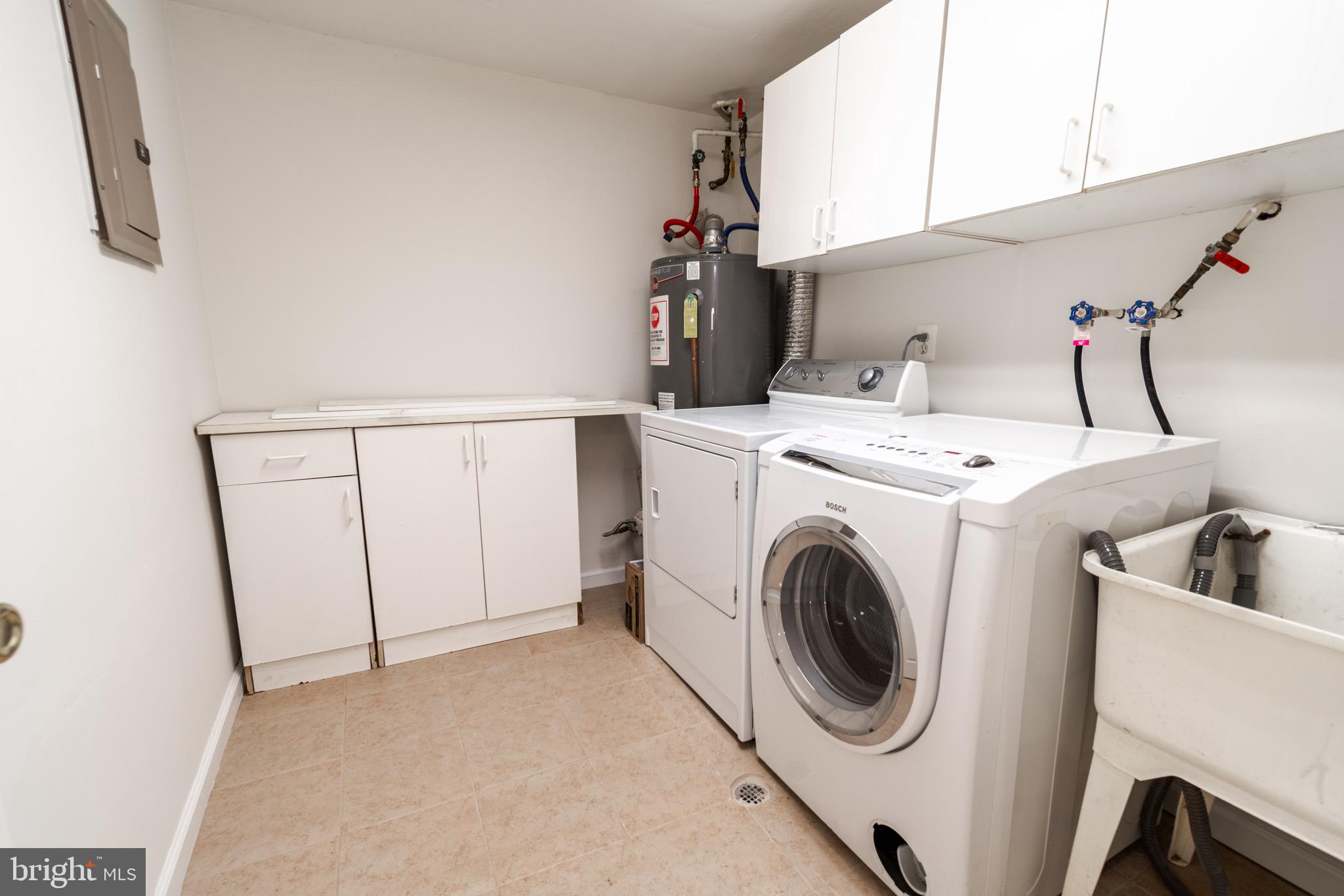 MOSBY WOODS TOWNHOUSE - Residential