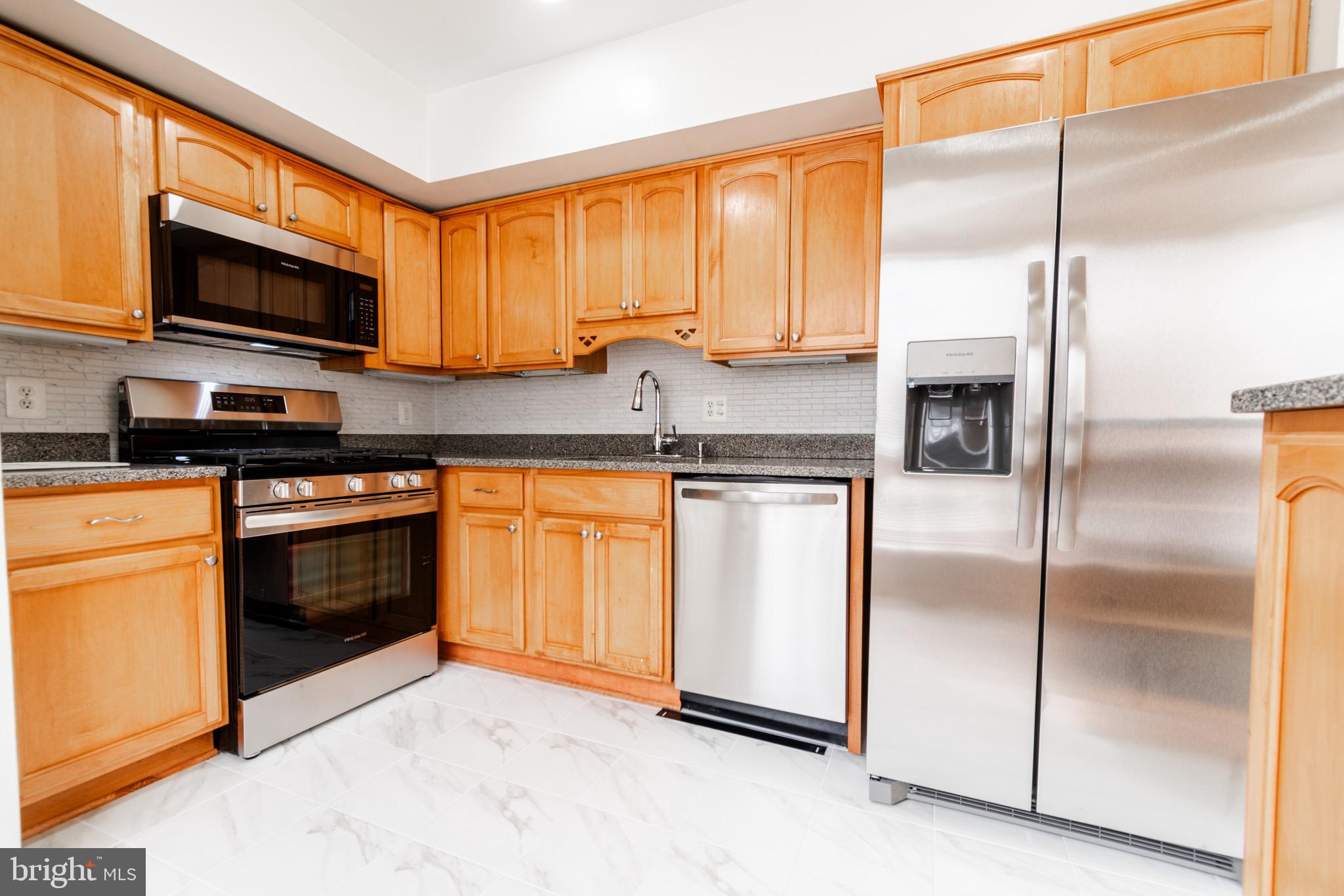 MOSBY WOODS TOWNHOUSE - Residential