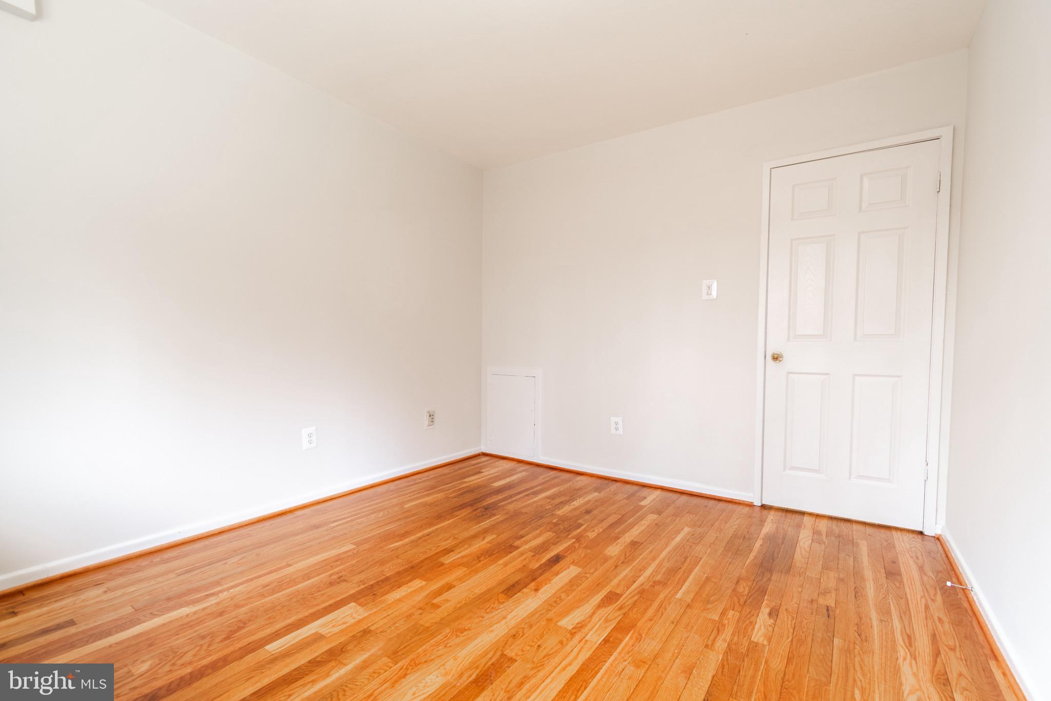 MOSBY WOODS TOWNHOUSE - Residential