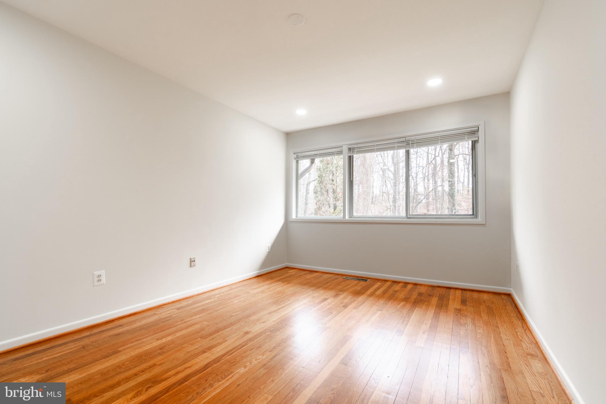 MOSBY WOODS TOWNHOUSE - Residential