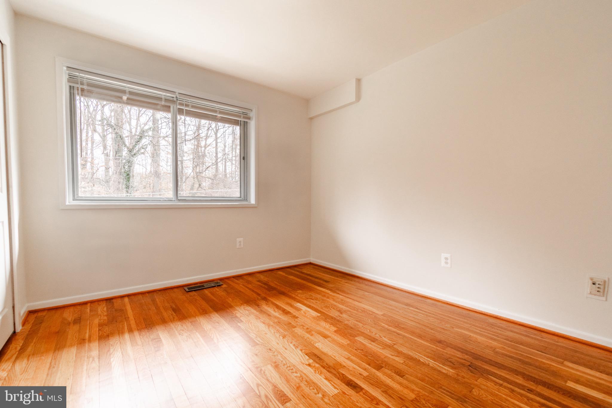 MOSBY WOODS TOWNHOUSE - Residential