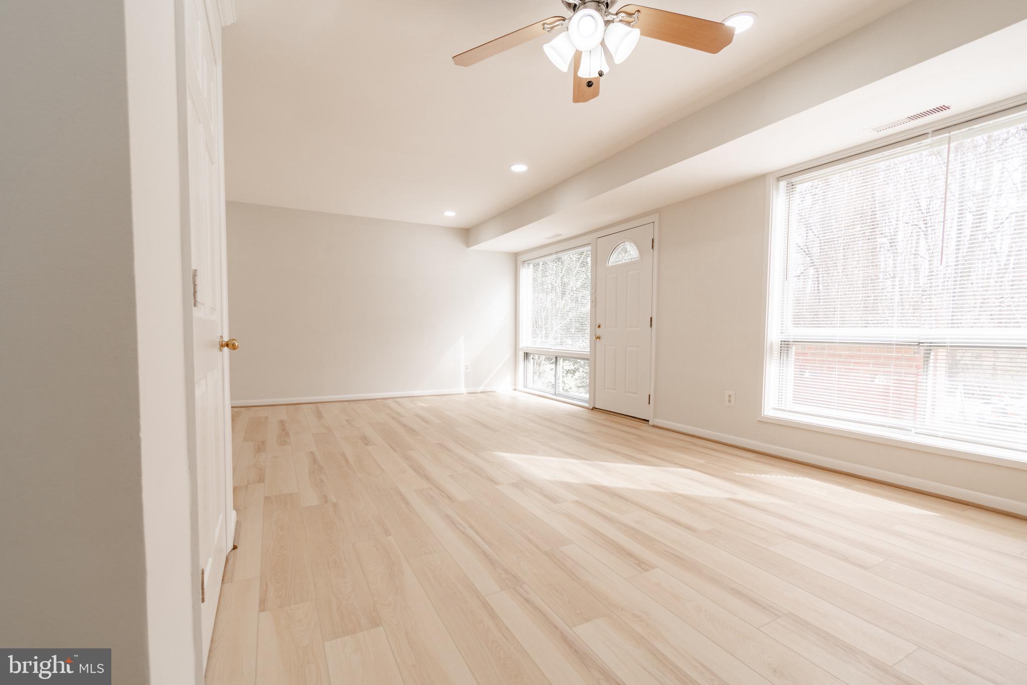 MOSBY WOODS TOWNHOUSE - Residential