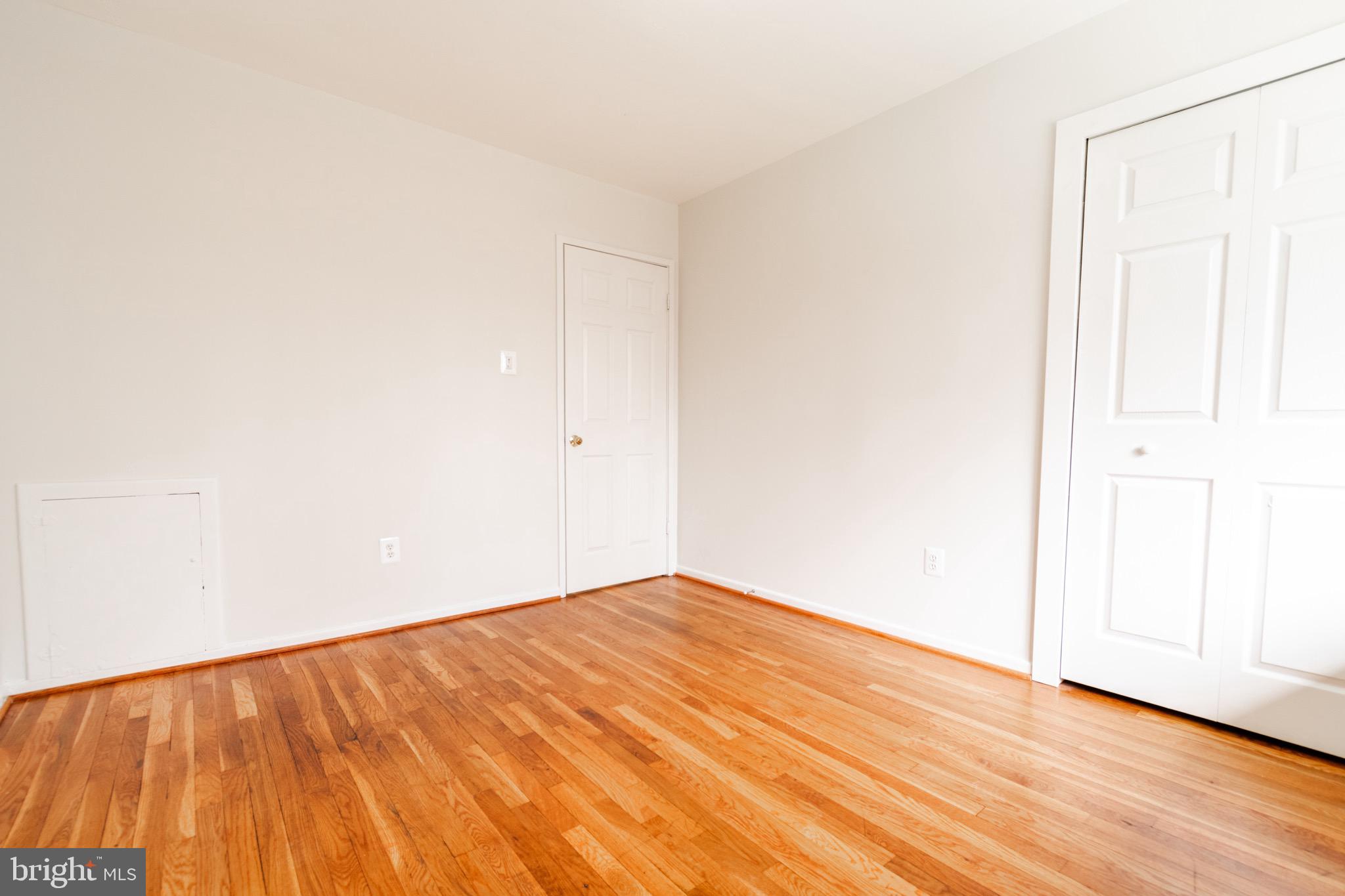 MOSBY WOODS TOWNHOUSE - Residential