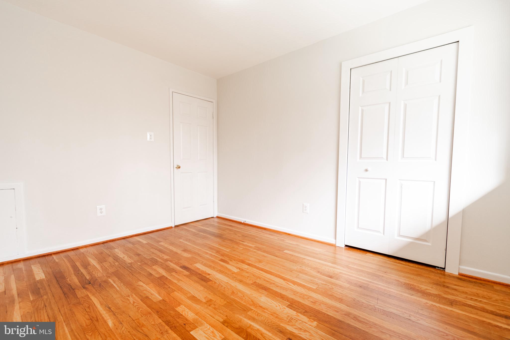 MOSBY WOODS TOWNHOUSE - Residential