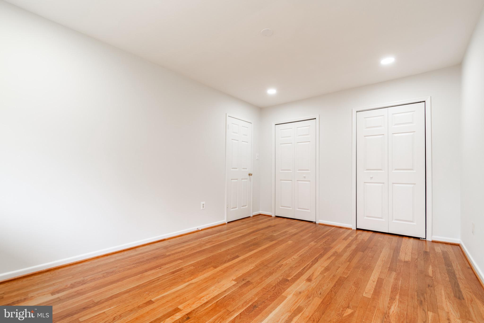 MOSBY WOODS TOWNHOUSE - Residential