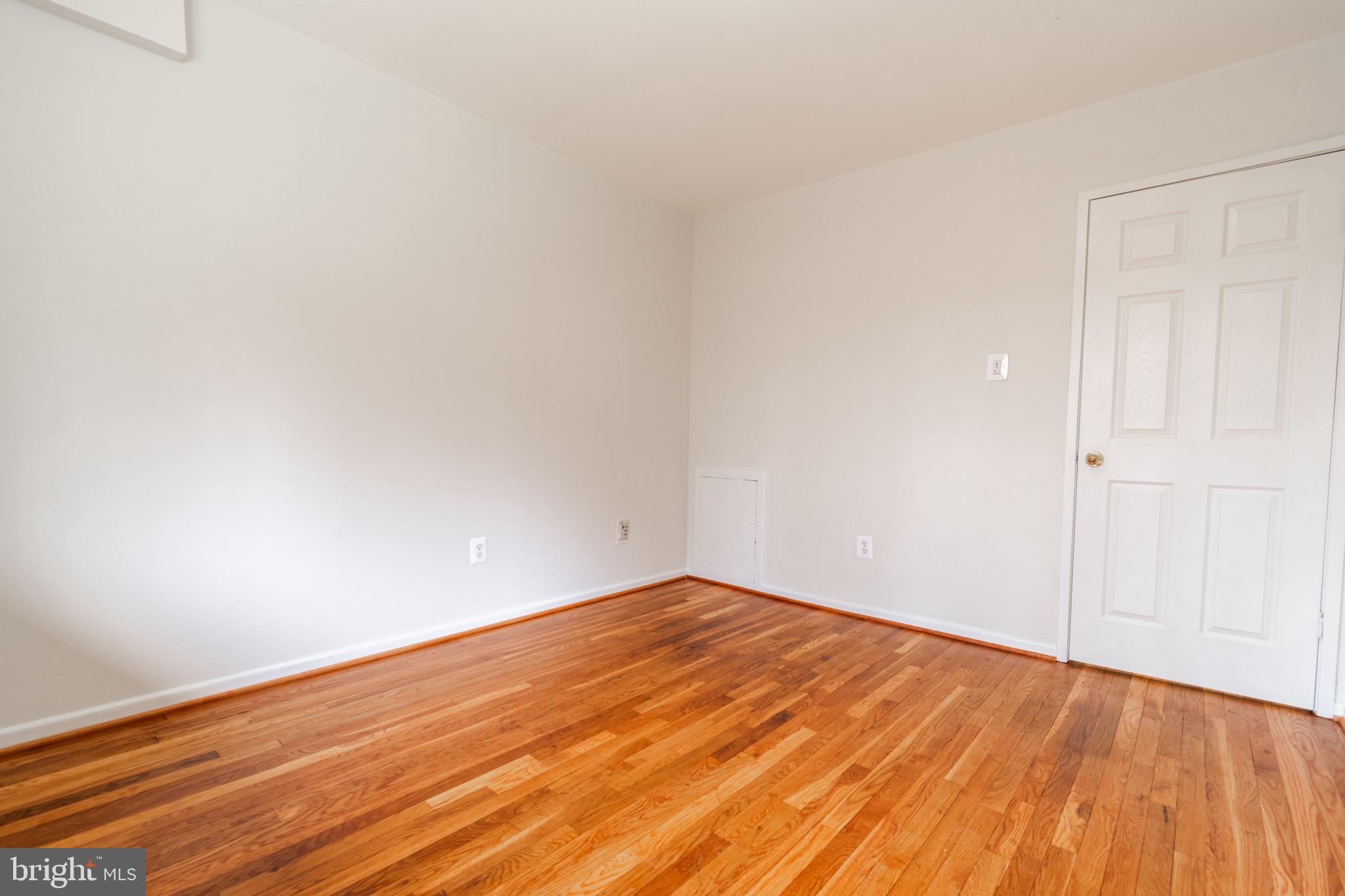 MOSBY WOODS TOWNHOUSE - Residential