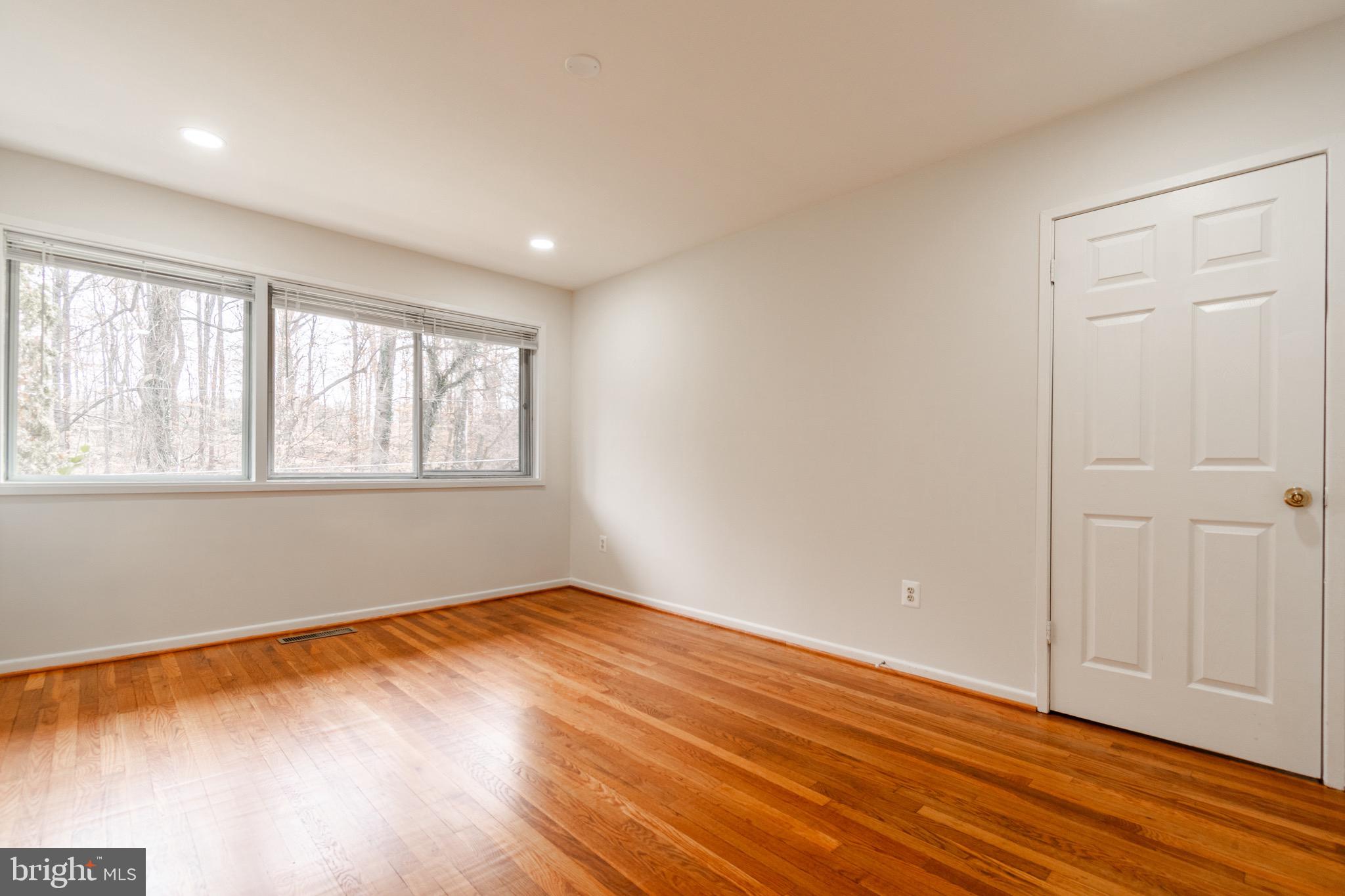 MOSBY WOODS TOWNHOUSE - Residential