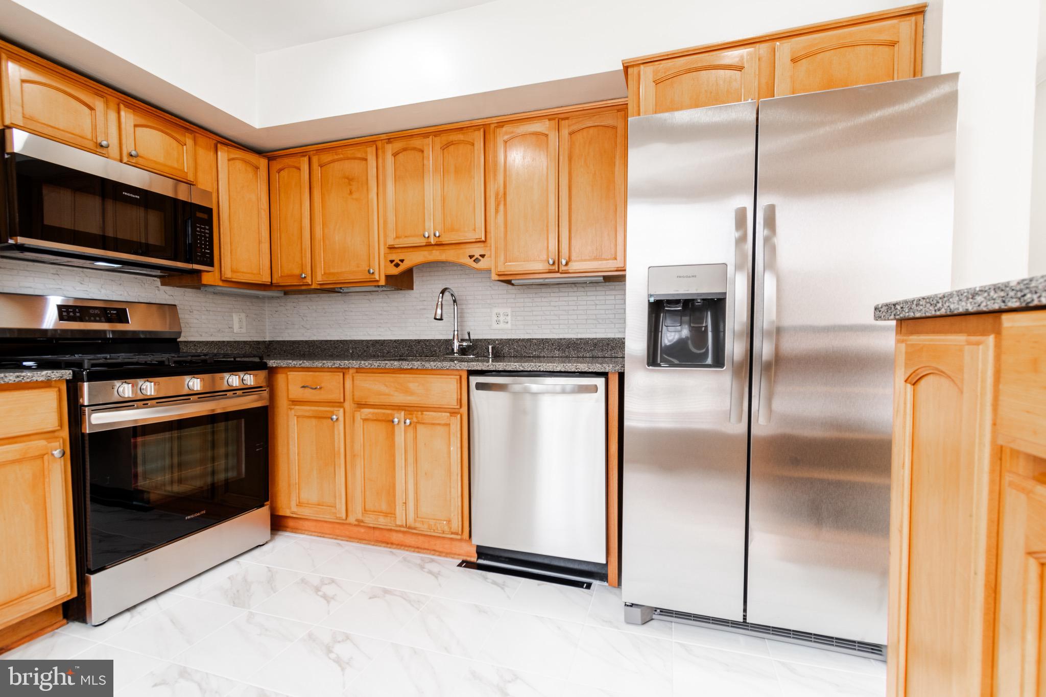 MOSBY WOODS TOWNHOUSE - Residential