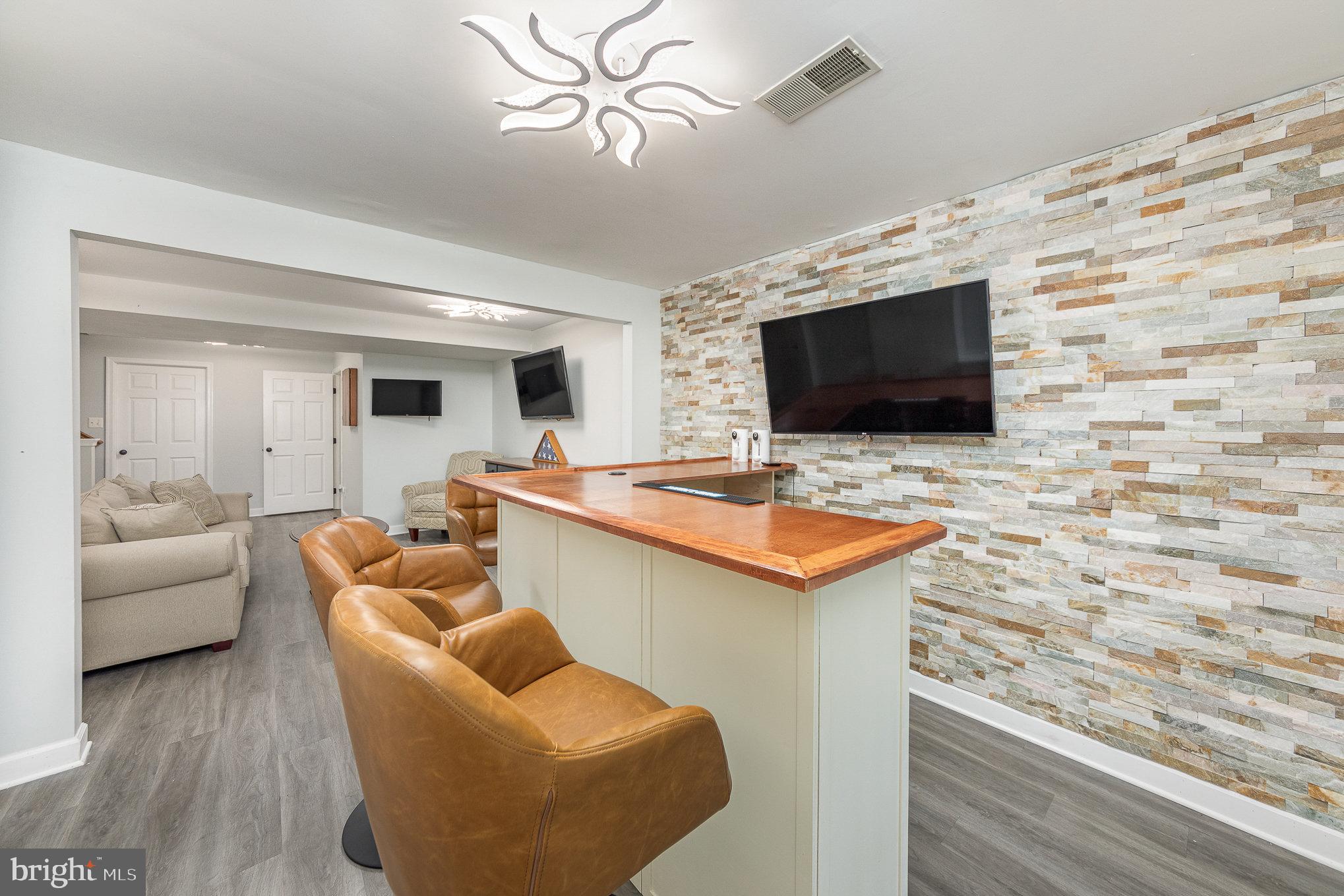 GLENEAGLES AT LEE'S HILL - Residential