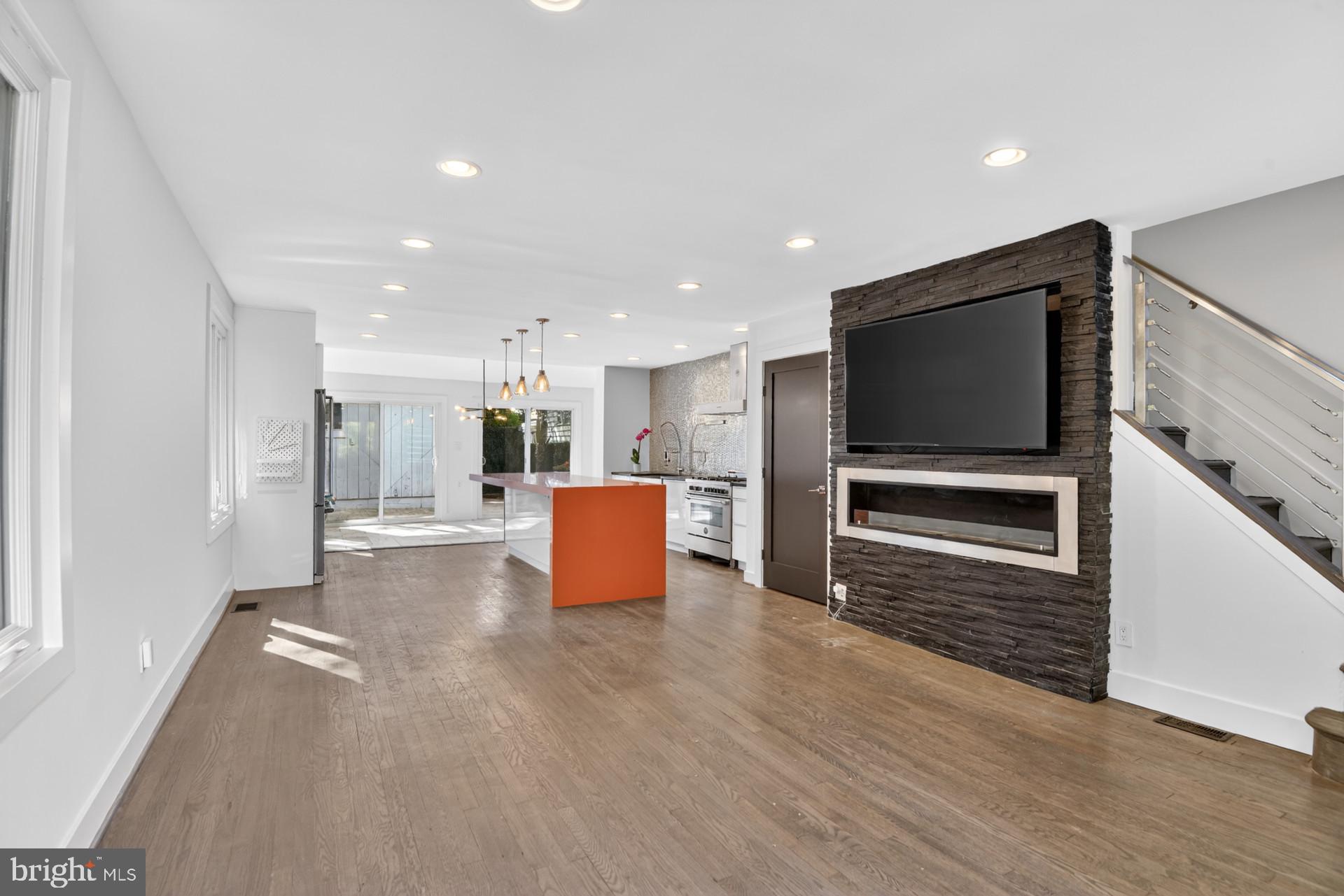 NORTH CLEVELAND PARK - Residential
