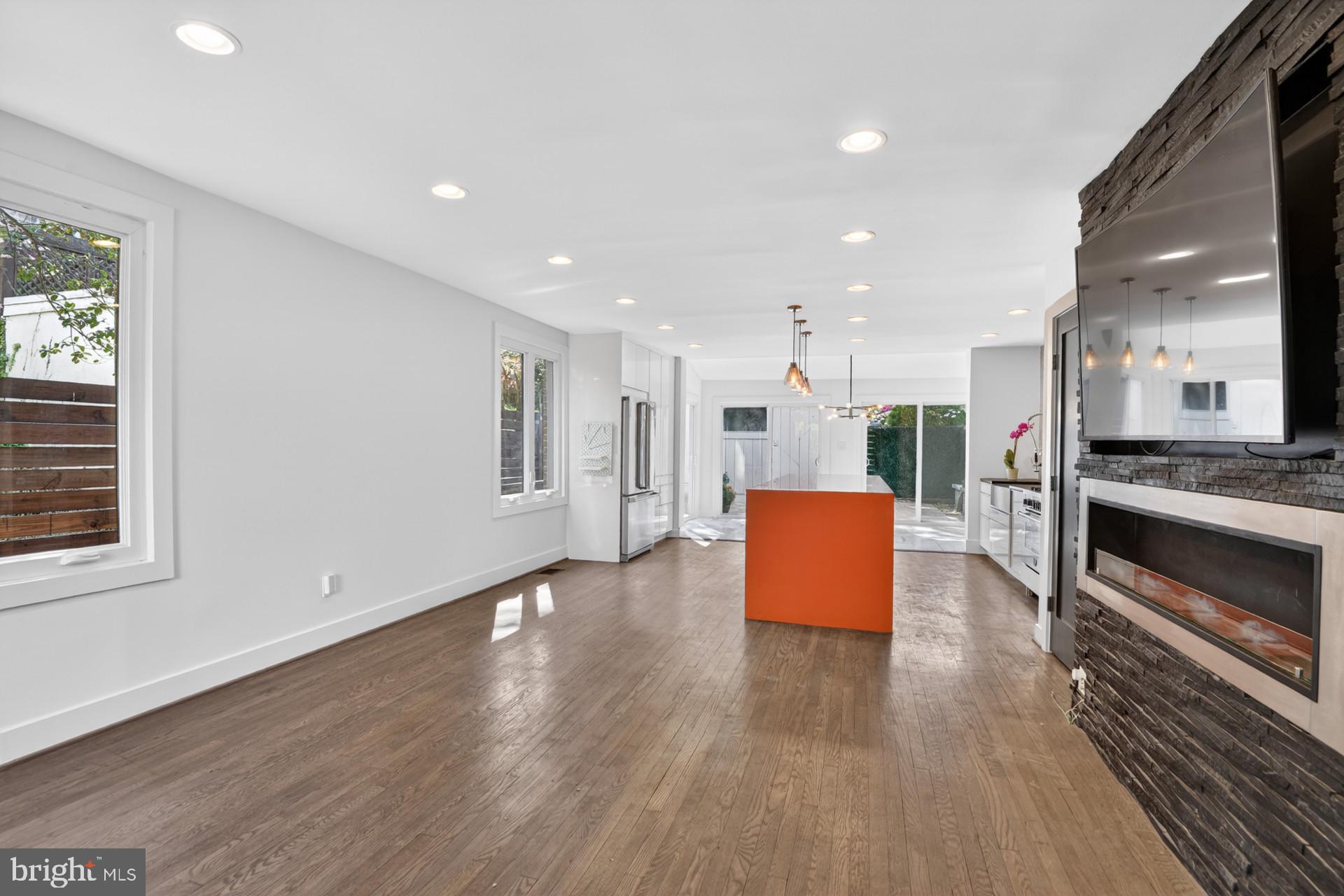 NORTH CLEVELAND PARK - Residential