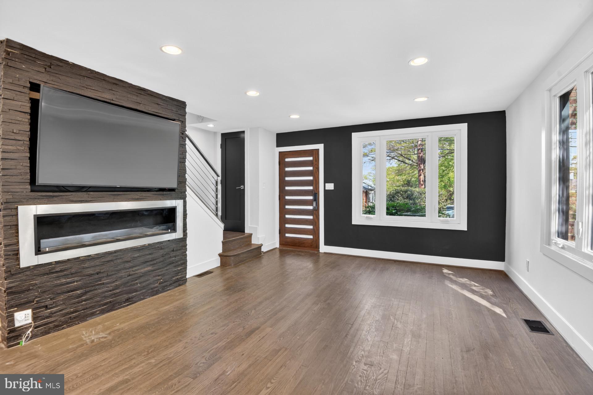 NORTH CLEVELAND PARK - Residential